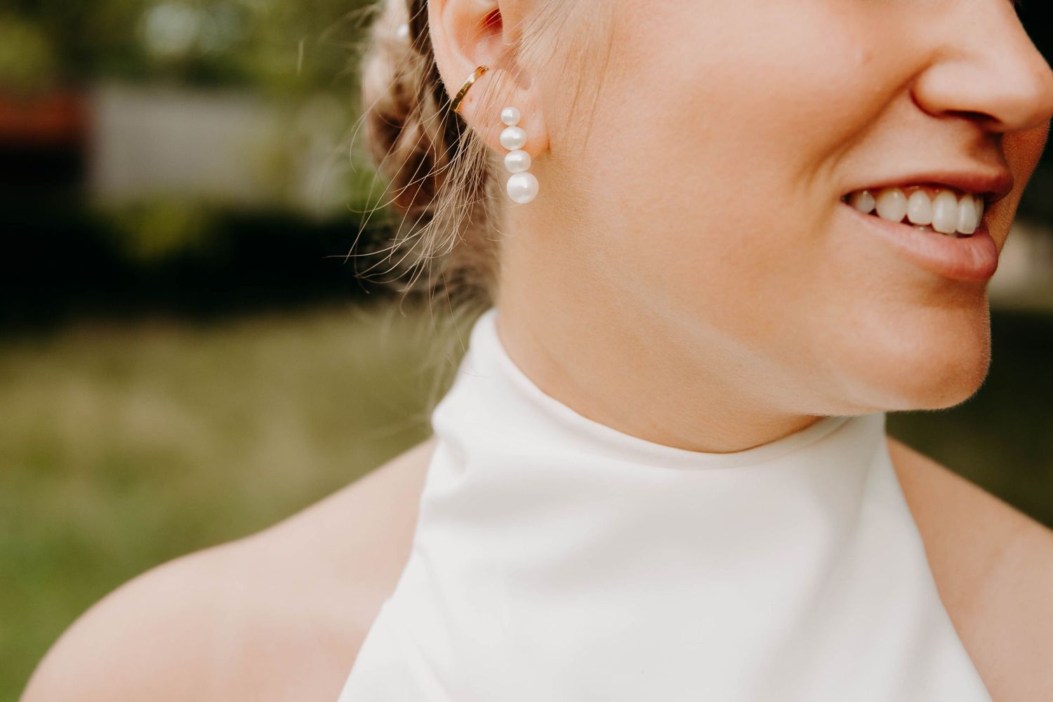 detail   robe et bague mariée