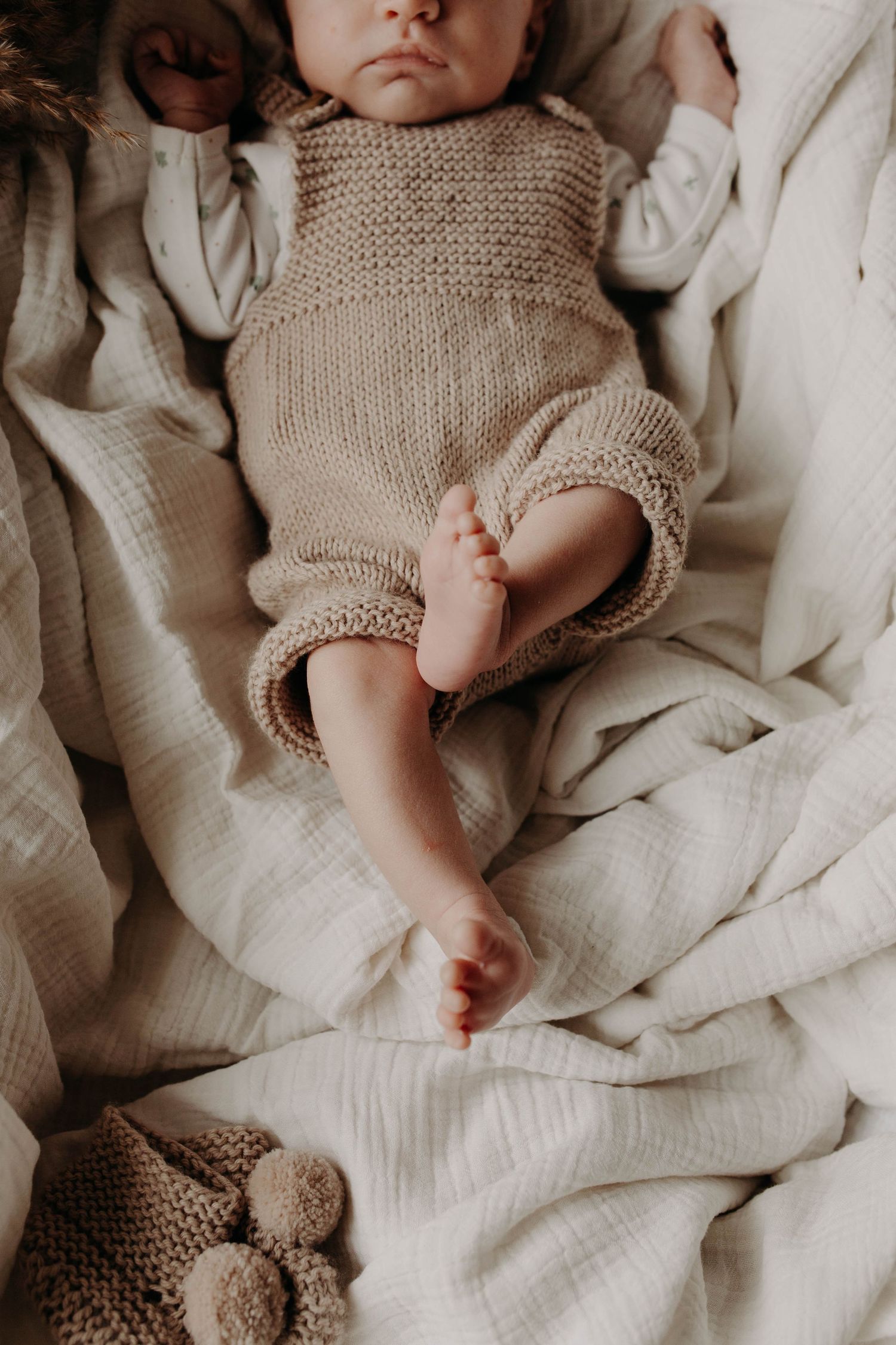 bébé dans un couffin