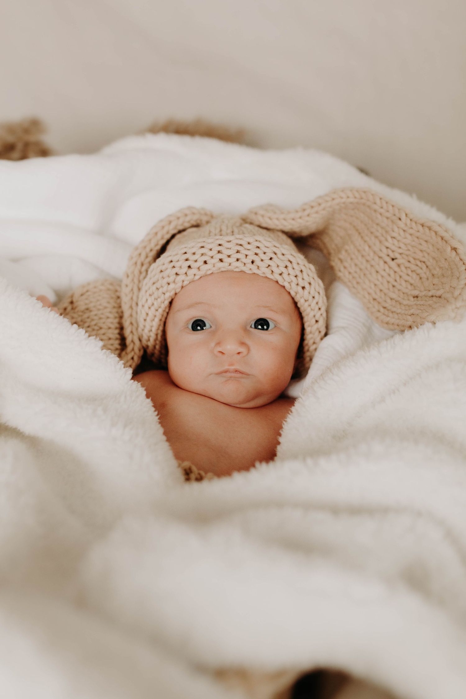 bébé dans un couffin