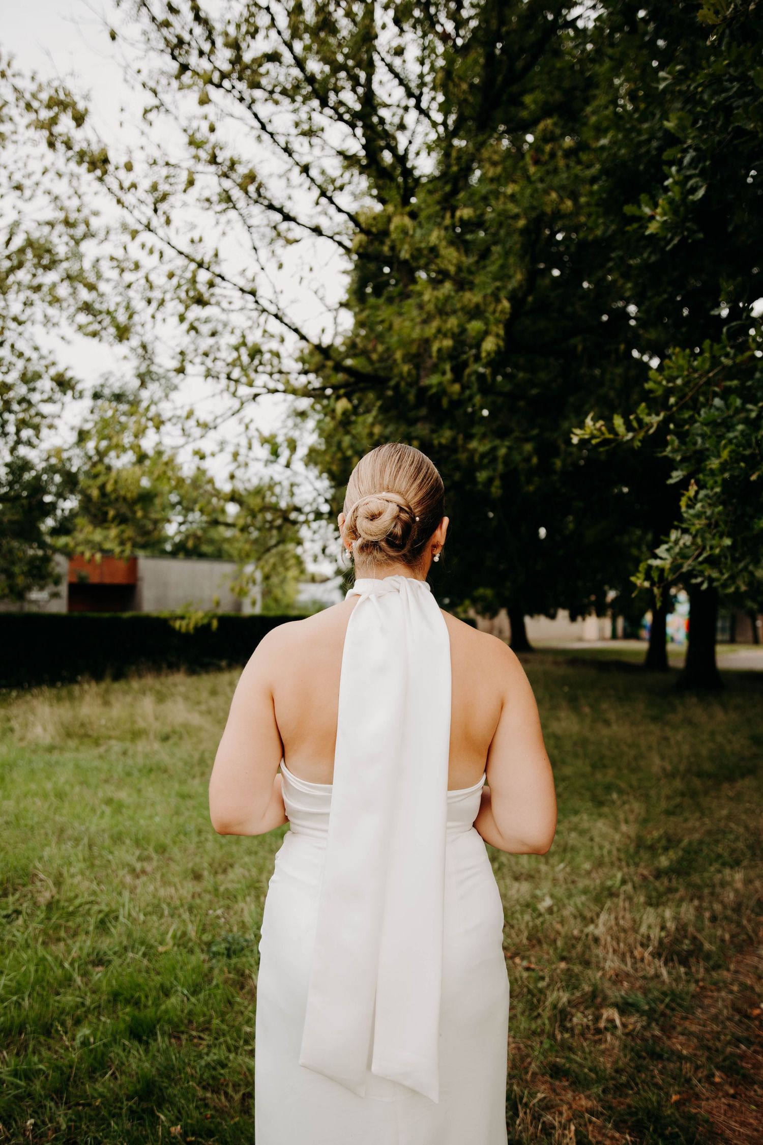 detail   robe et bague mariée