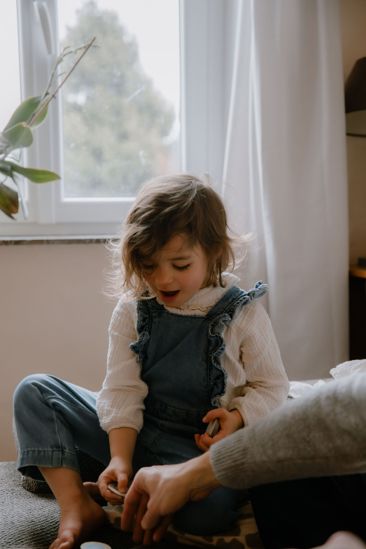 petite fille qui joue