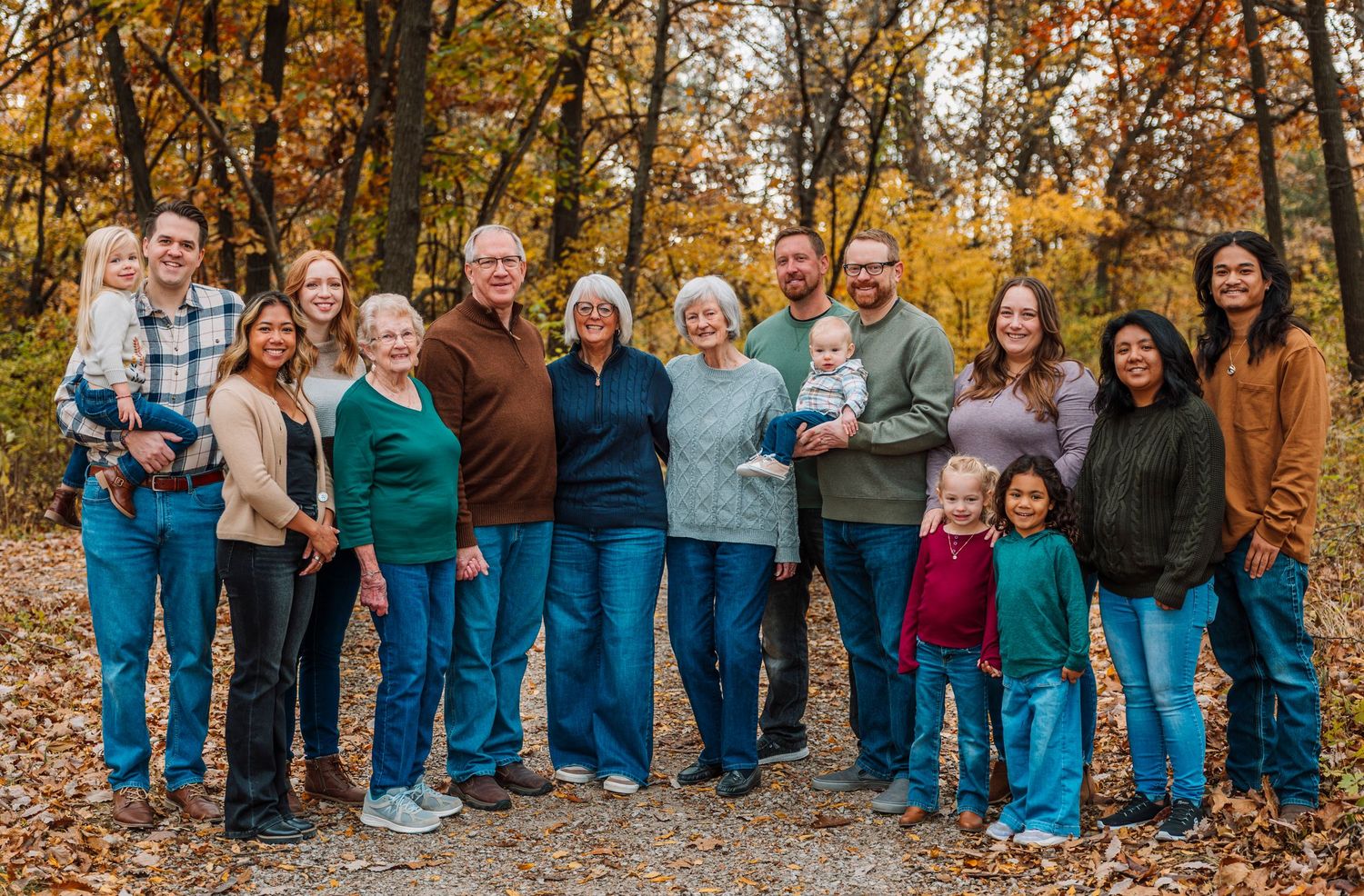 Extended family photographer located throughout the Kansas City Metro area. Based in Blue Springs, Missouri.