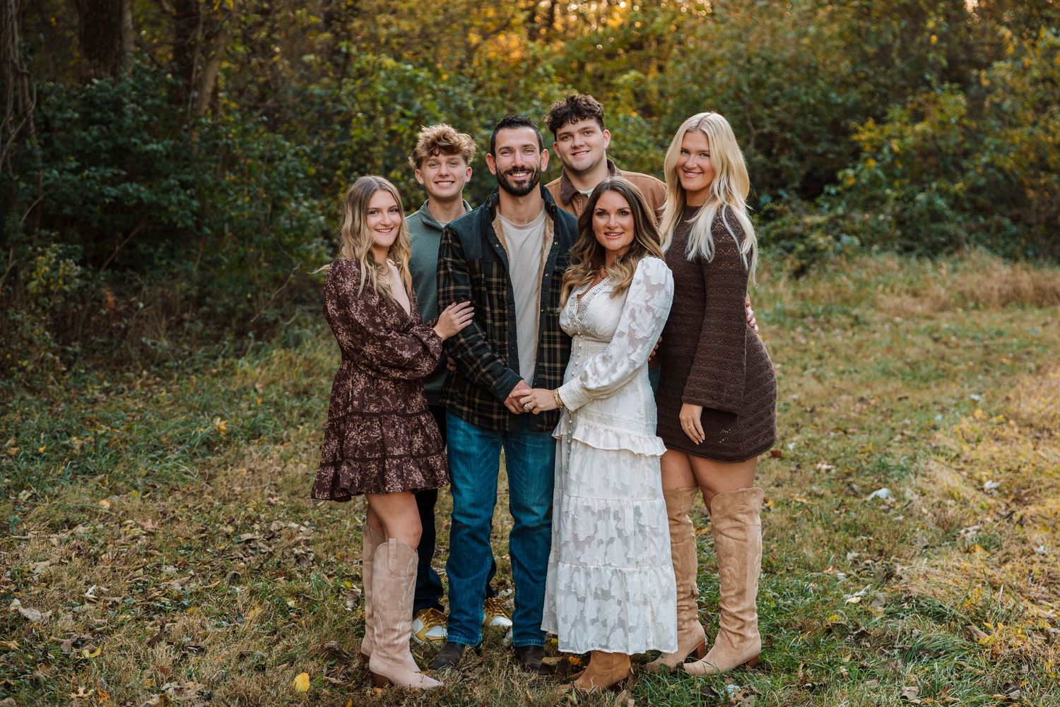 Family photographer located throughout the Kansas City Metro area. Based in Blue Springs, Missouri.