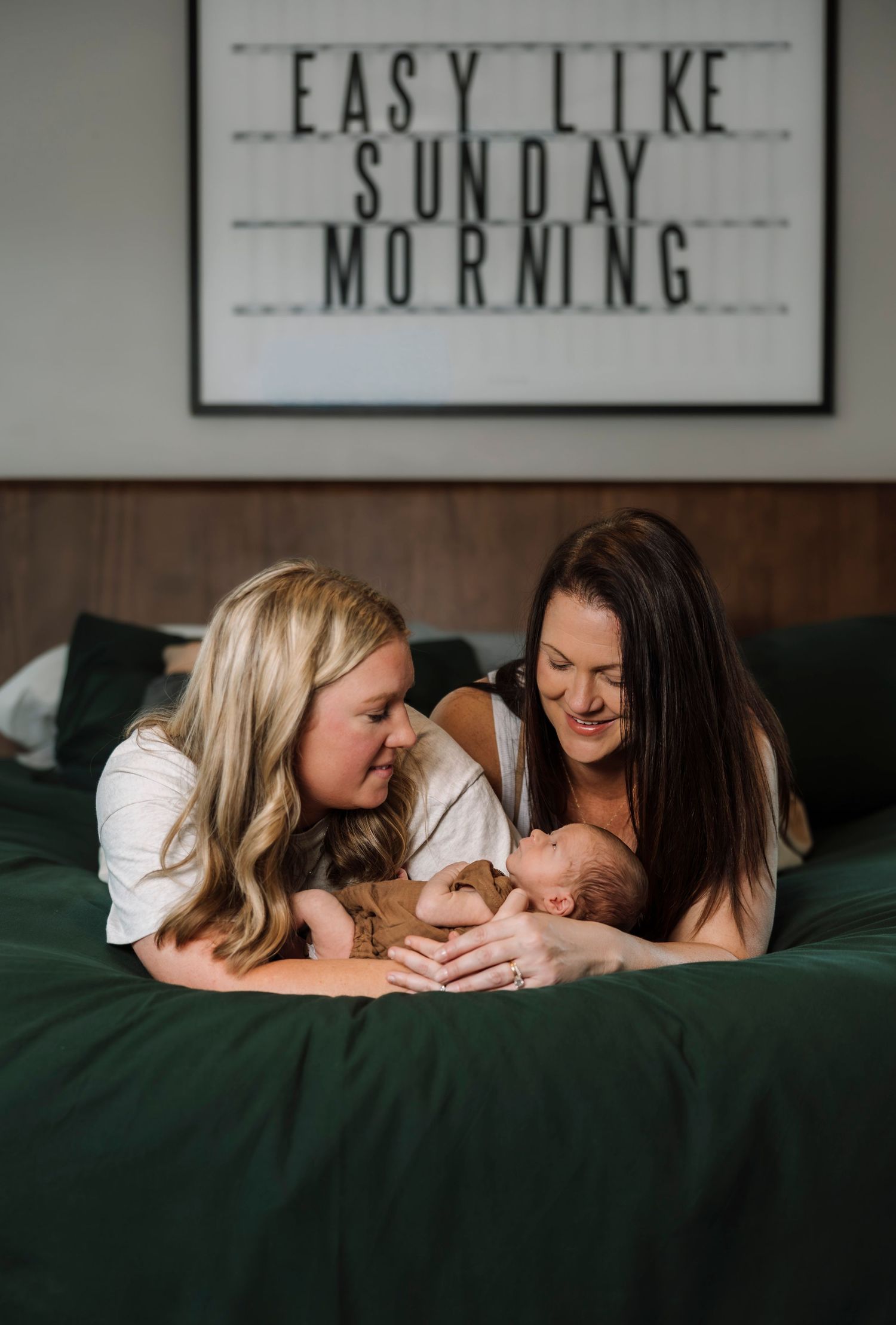 Newborn baby photoshoot with photographer located throughout the Kansas City Metro area. Based in Blue Springs, Missouri.