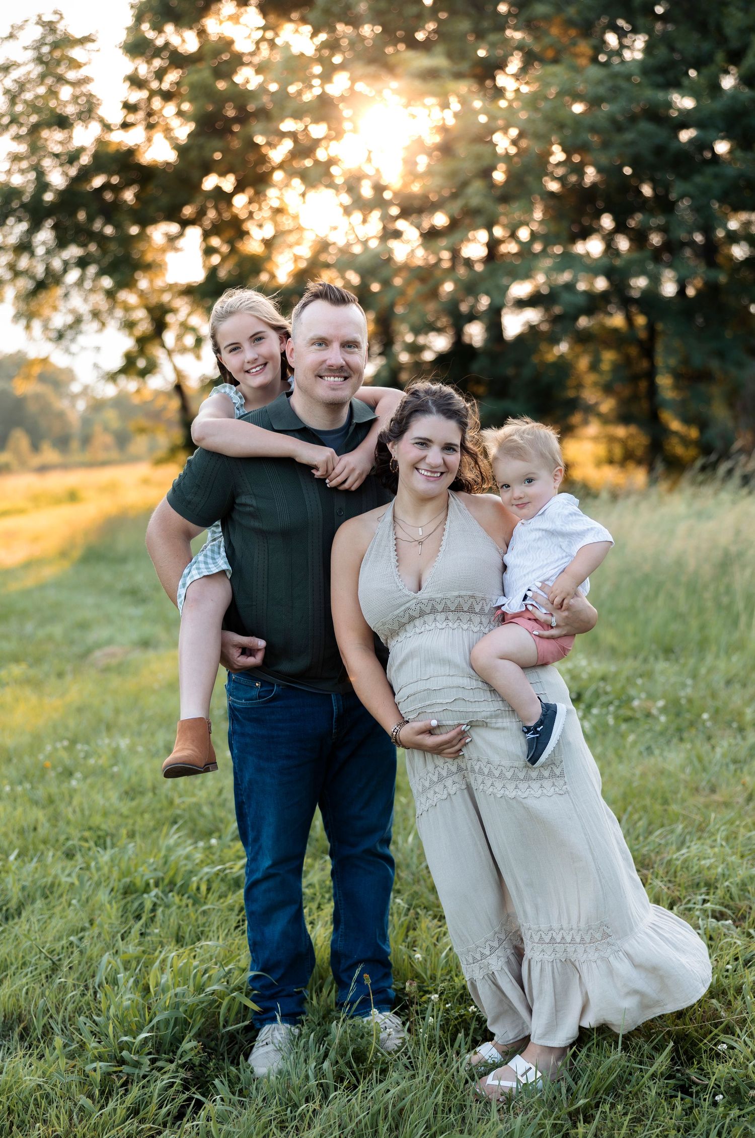Maternity photographer located throughout the Kansas City Metro area. Based in Blue Springs, Missouri.