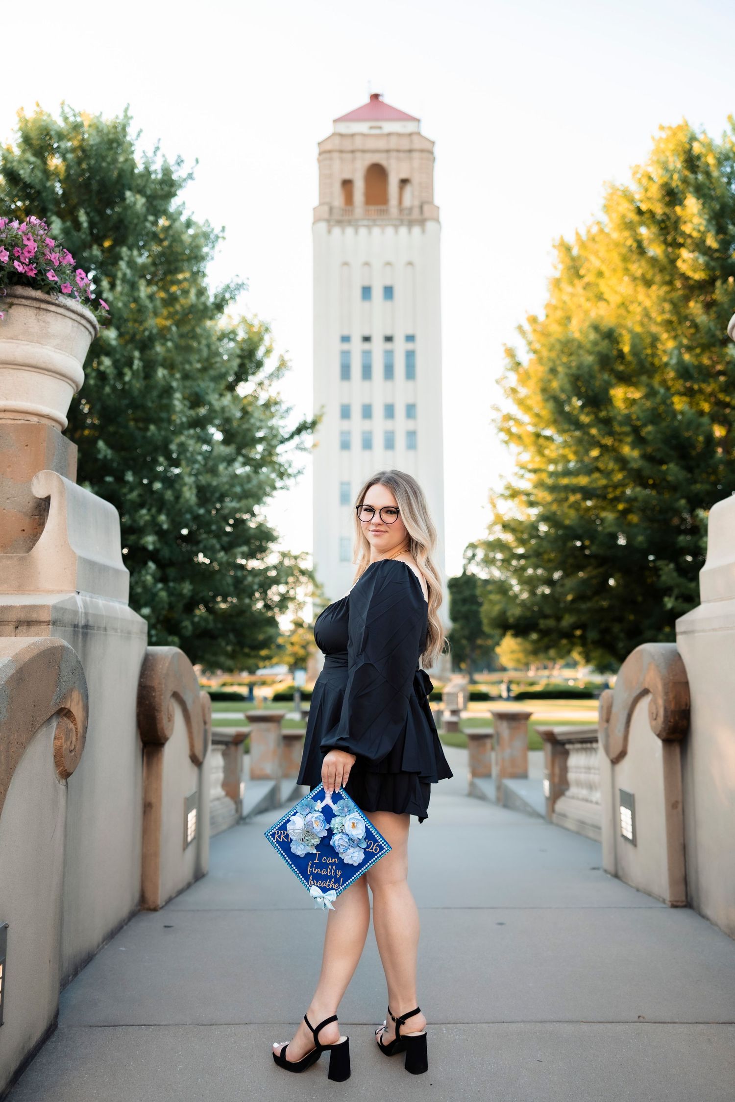 Senior photographer located throughout the Kansas City Metro area. Based in Blue Springs, Missouri.