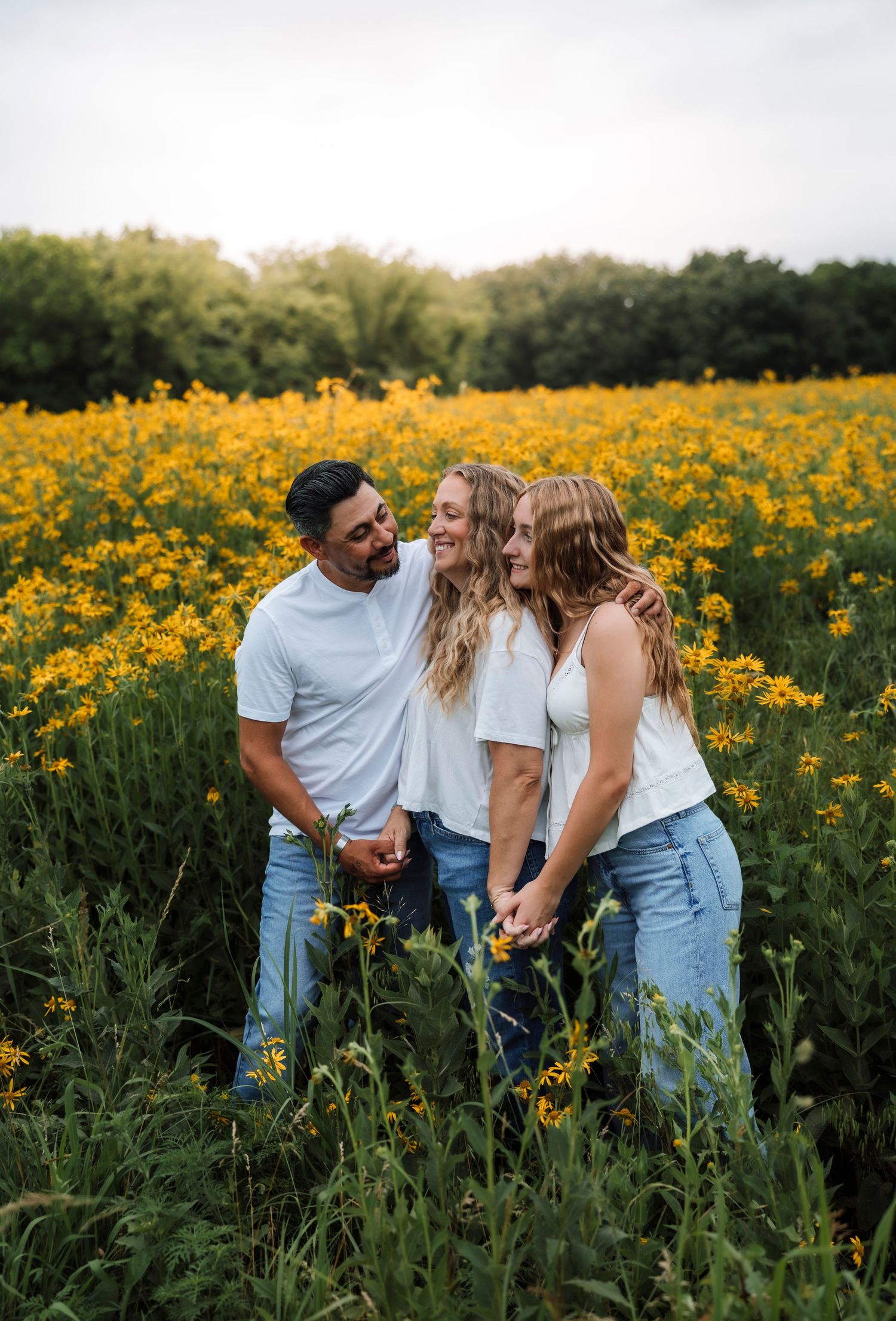 Family photographer located throughout the Kansas City Metro area. Based in Blue Springs, Missouri.