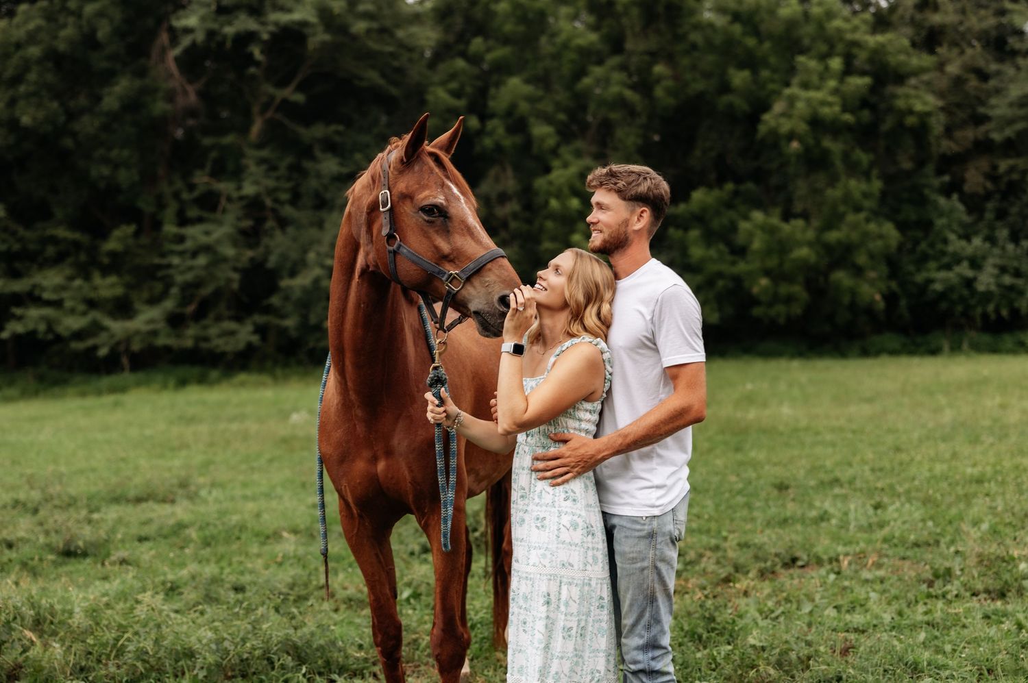 Engagement photographer located throughout the Kansas City Metro area. Based in Blue Springs, Missouri. Couples photoshoot with horse.