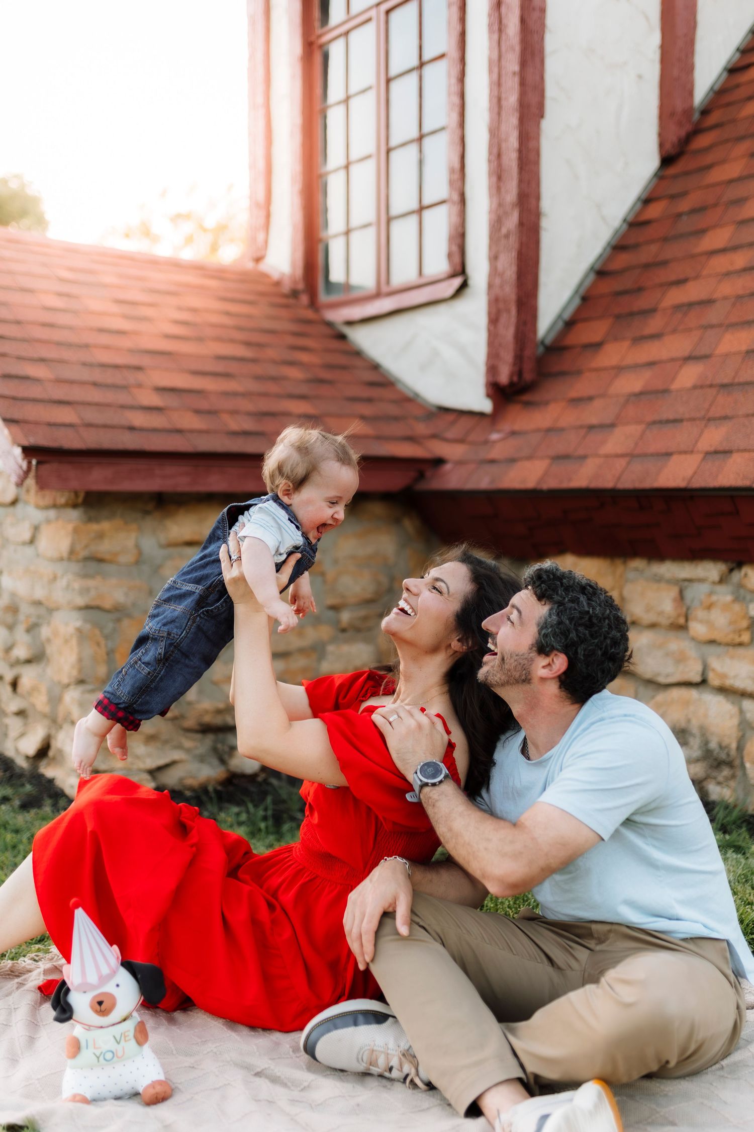Family photographer located throughout the Kansas City Metro area. Based in Blue Springs, Missouri.