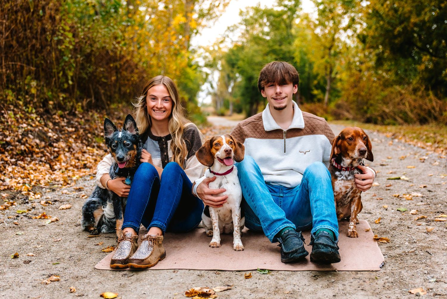 Couples photographer located throughout the Kansas City Metro area. Based in Blue Springs, Missouri.