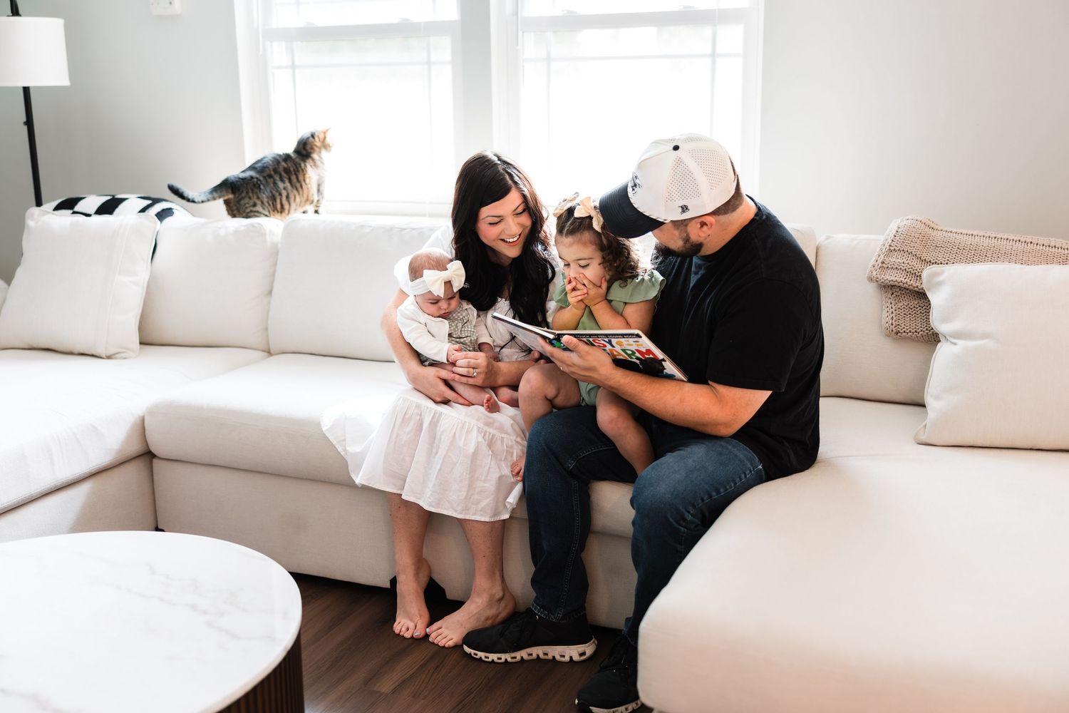 Family photographer located throughout the Kansas City Metro area. Based in Blue Springs, Missouri. Lifestyle photoshoot in home.
