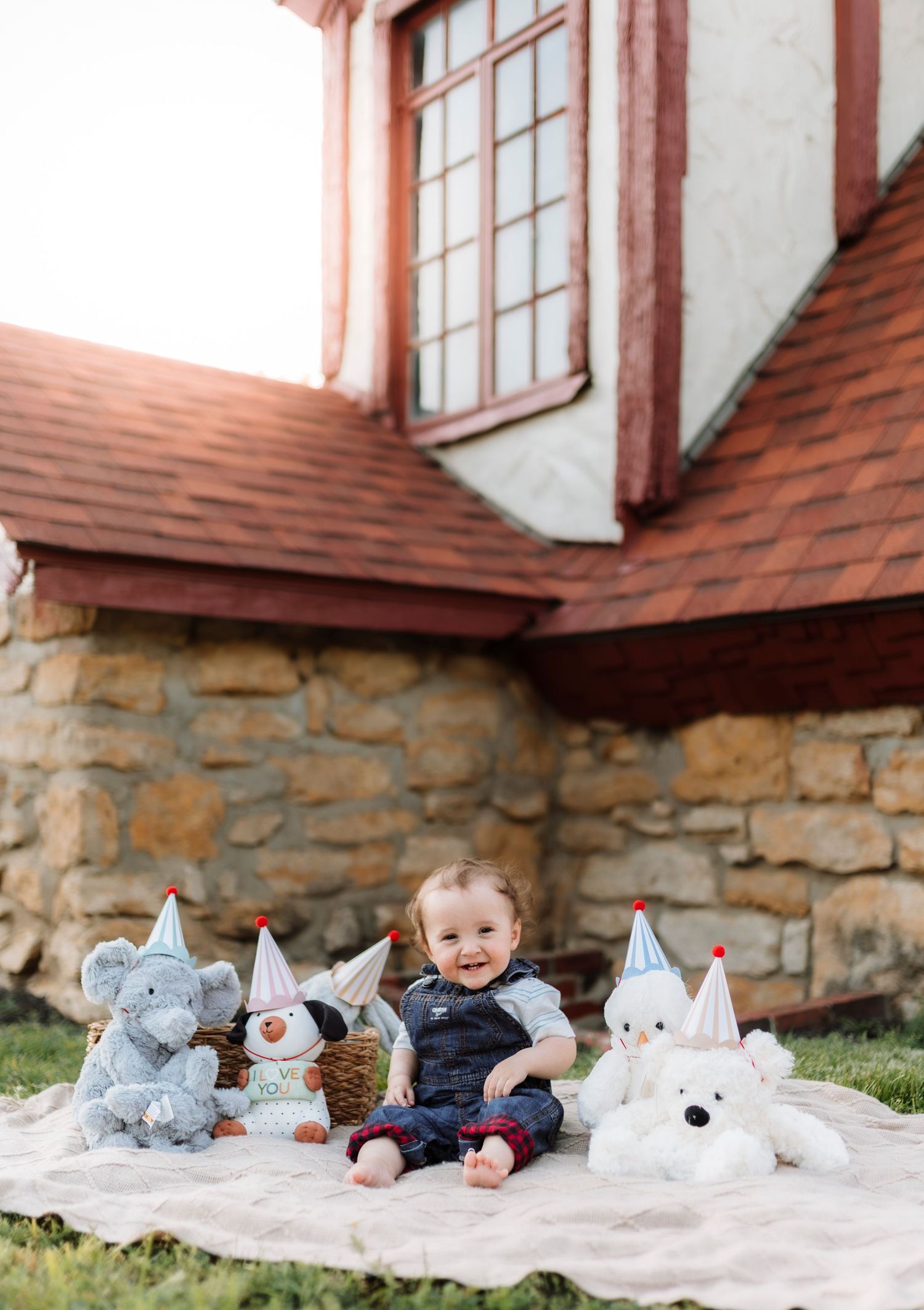 Milestone photographer located throughout the Kansas City Metro area. Based in Blue Springs, Missouri.