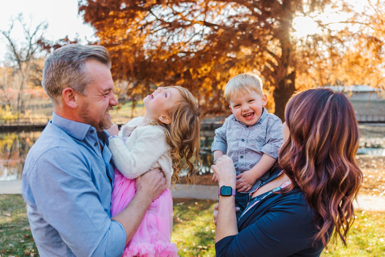 Family photographer located throughout the Kansas City Metro area. Based in Blue Springs, Missouri.