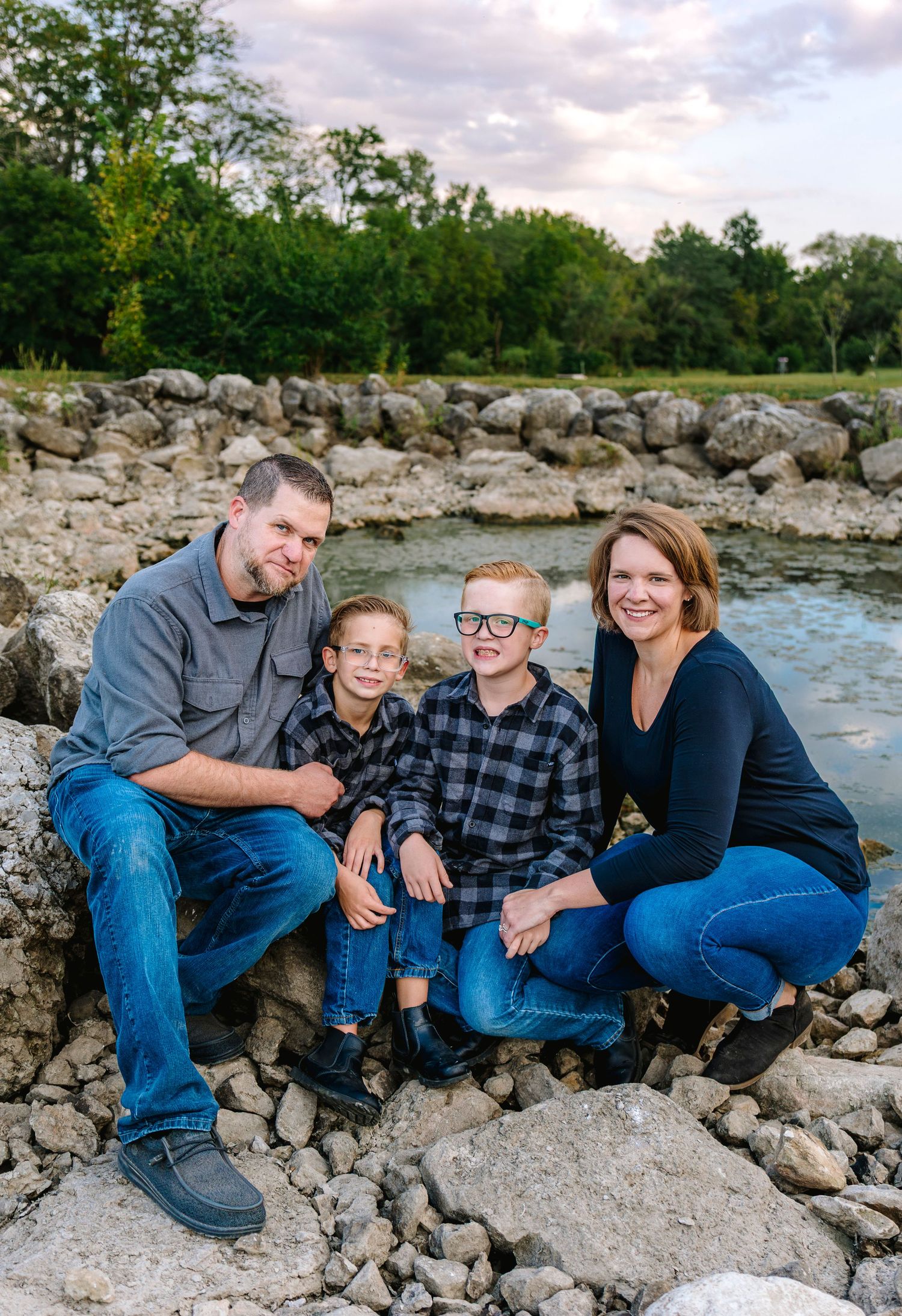 Family photographer located throughout the Kansas City Metro area. Based in Blue Springs, Missouri.