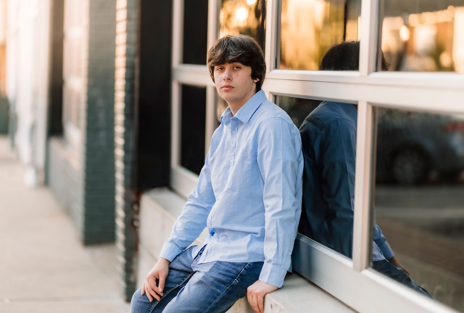 Senior and graduate photographer located throughout the Kansas City Metro area. Based in Blue Springs, Missouri.