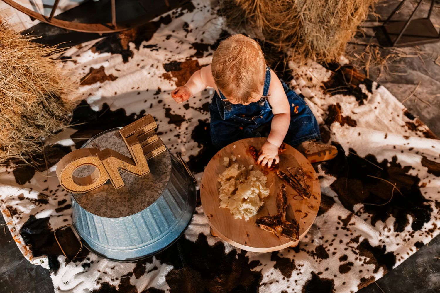 One year old milestone photoshoot with photographer located throughout the Kansas City Metro area. Based in Blue Springs, Missouri.