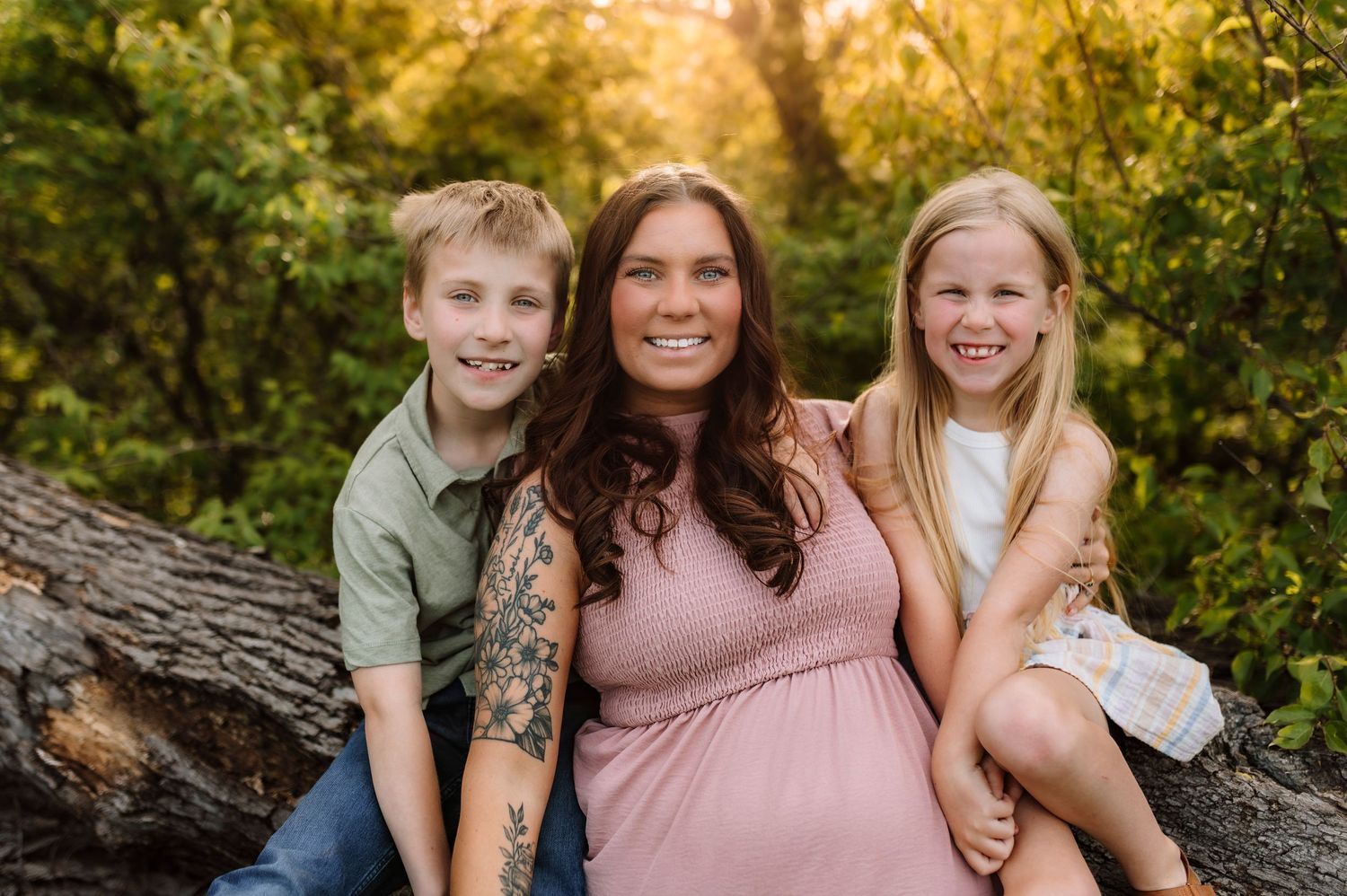 Family photographer located throughout the Kansas City Metro area. Based in Blue Springs, Missouri.