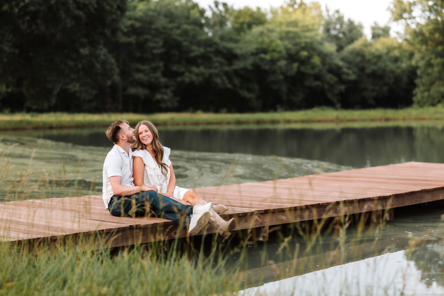 Couples photographer located throughout the Kansas City Metro area. Based in Blue Springs, Missouri.