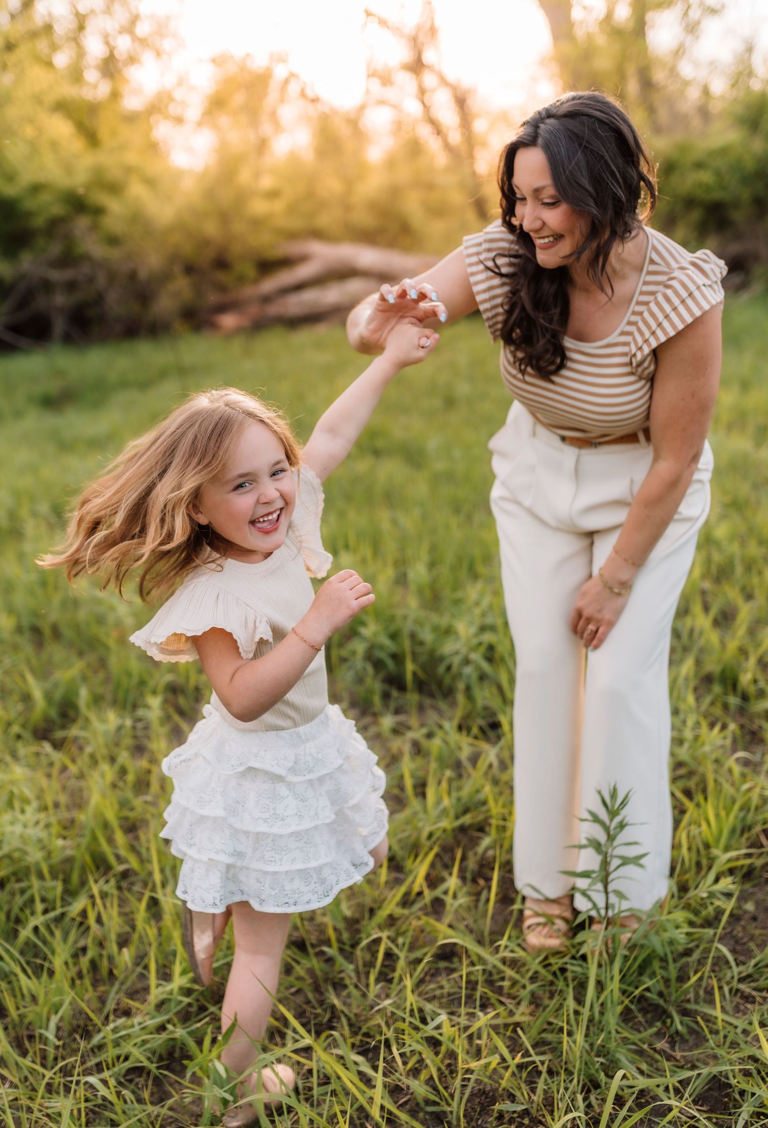 Family photographer located throughout the Kansas City Metro area. Based in Blue Springs, Missouri.