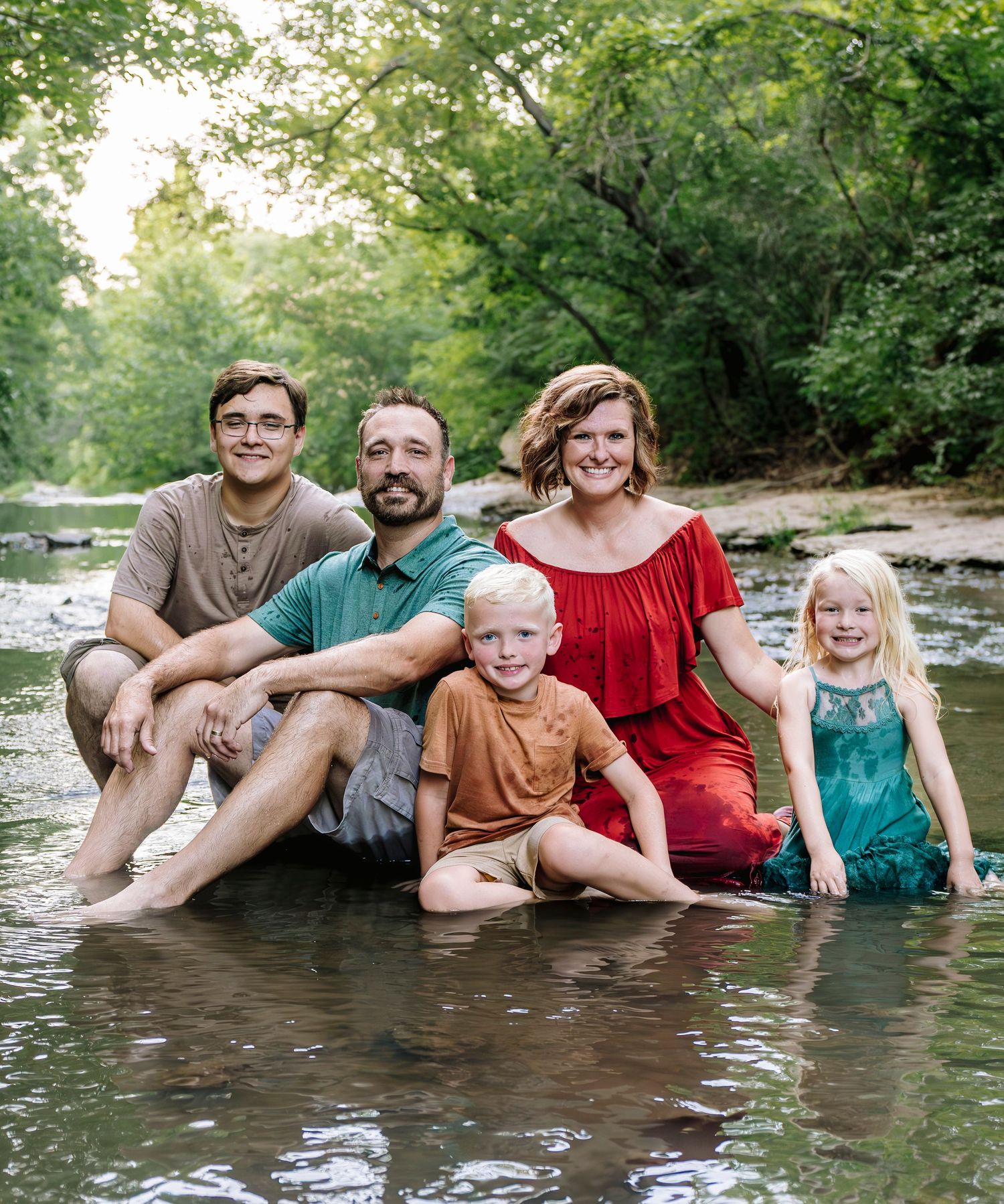 Family photographer located throughout the Kansas City Metro area. Based in Blue Springs, Missouri.