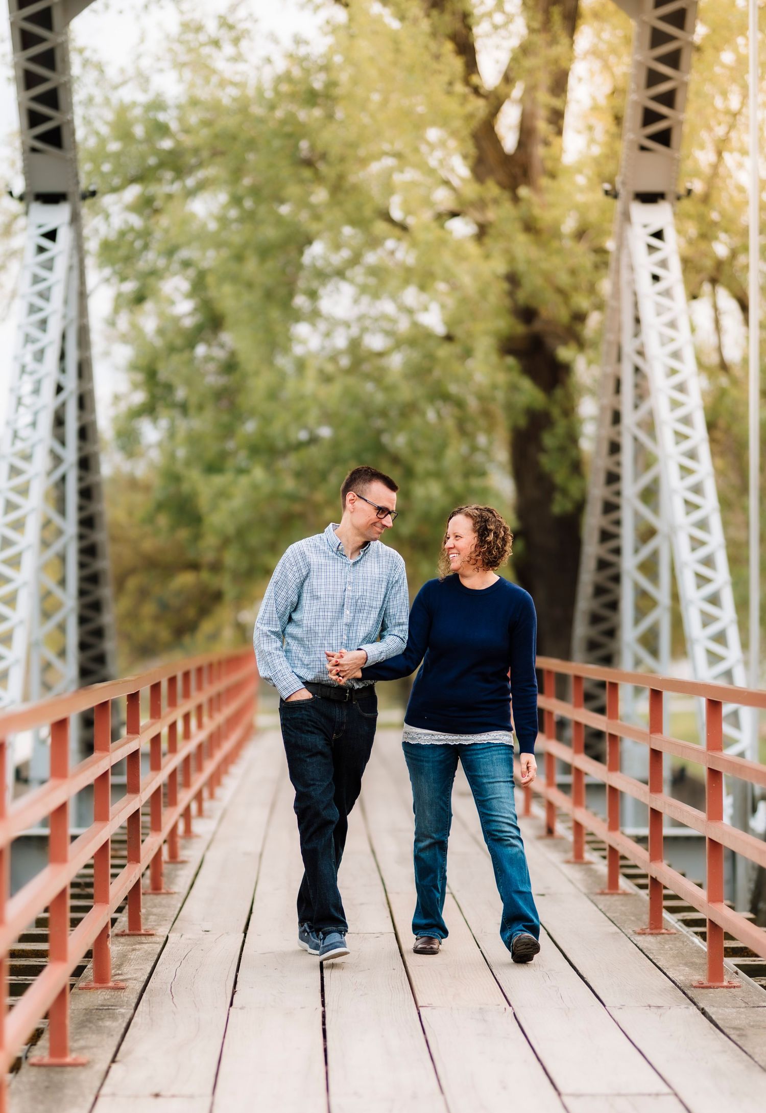 Couples photographer located throughout the Kansas City Metro area. Based in Blue Springs, Missouri.