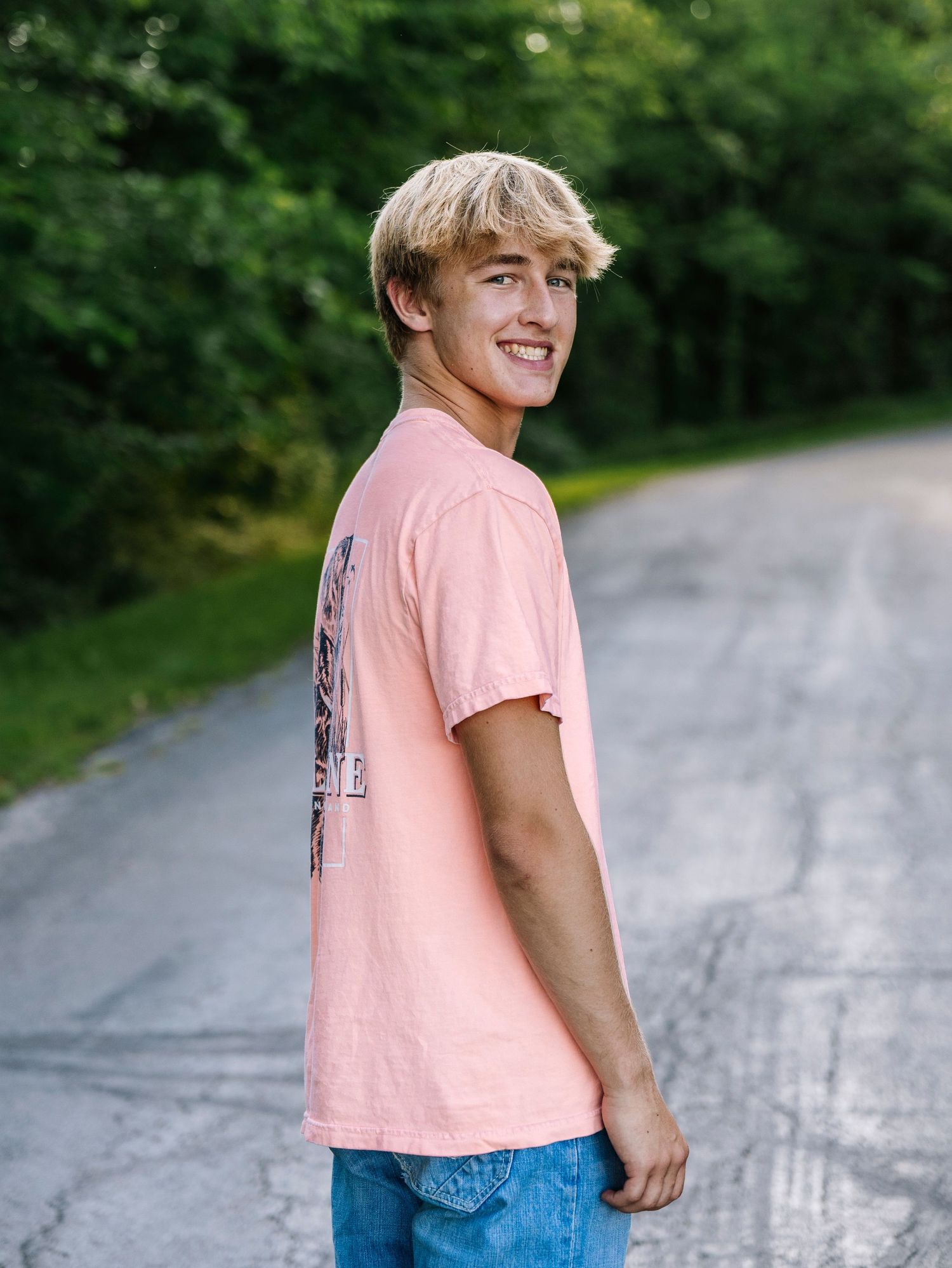 Senior photographer located throughout the Kansas City Metro area. Based in Blue Springs, Missouri.