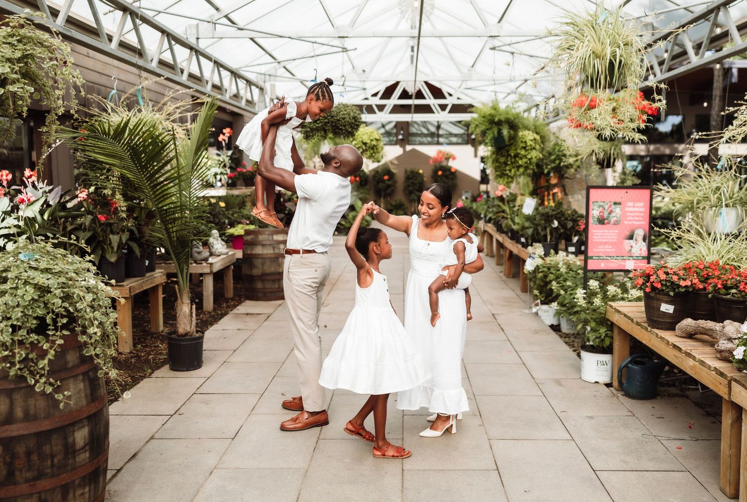 Family photoshoot at a garden center with photographer located throughout the Kansas City Metro area. Based in Blue Springs, Missouri.