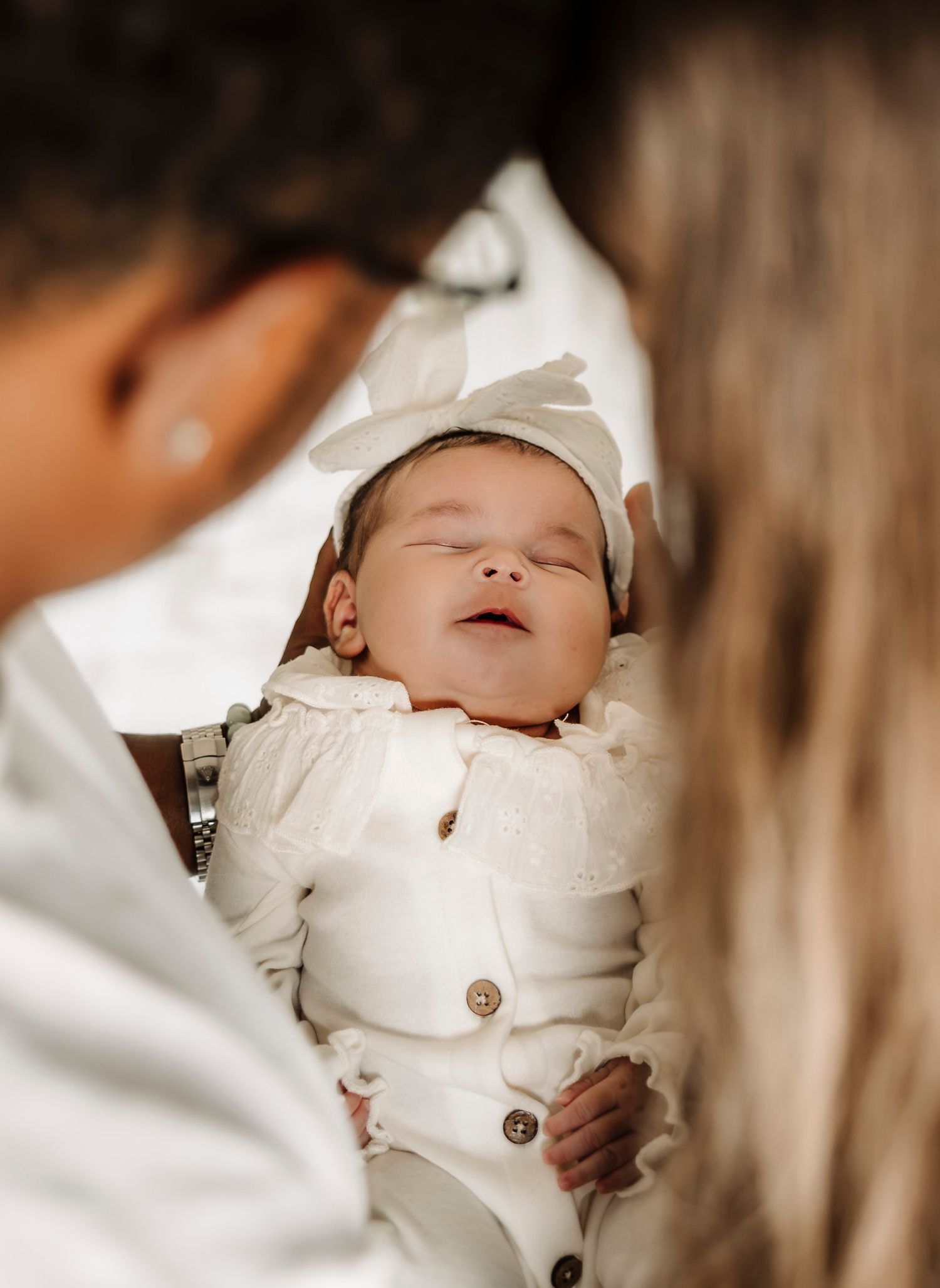 Newborn family photoshoot with photographer located throughout the Kansas City Metro area. Based in Blue Springs, Missouri.