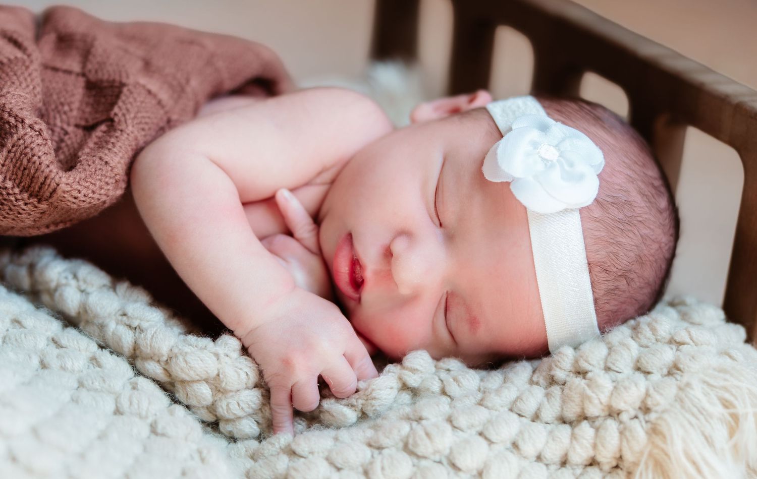 Newborn photoshoot in home with photographer located throughout the Kansas City Metro area. Based in Blue Springs, Missouri.