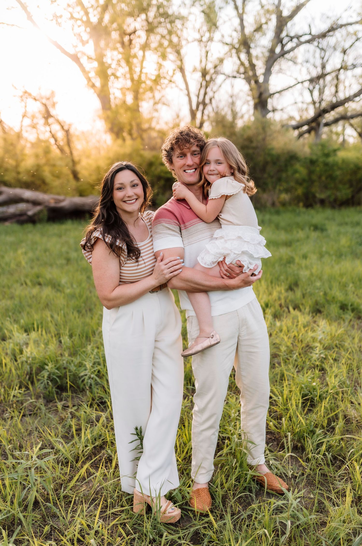 Family photographer located throughout the Kansas City Metro area. Based in Blue Springs, Missouri.
