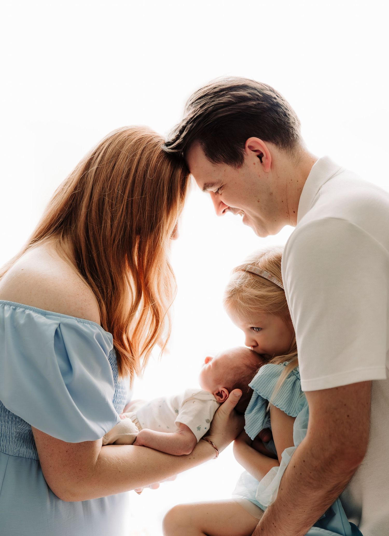 Newborn family photoshoot with photographer located throughout the Kansas City Metro area. Based in Blue Springs, Missouri.
