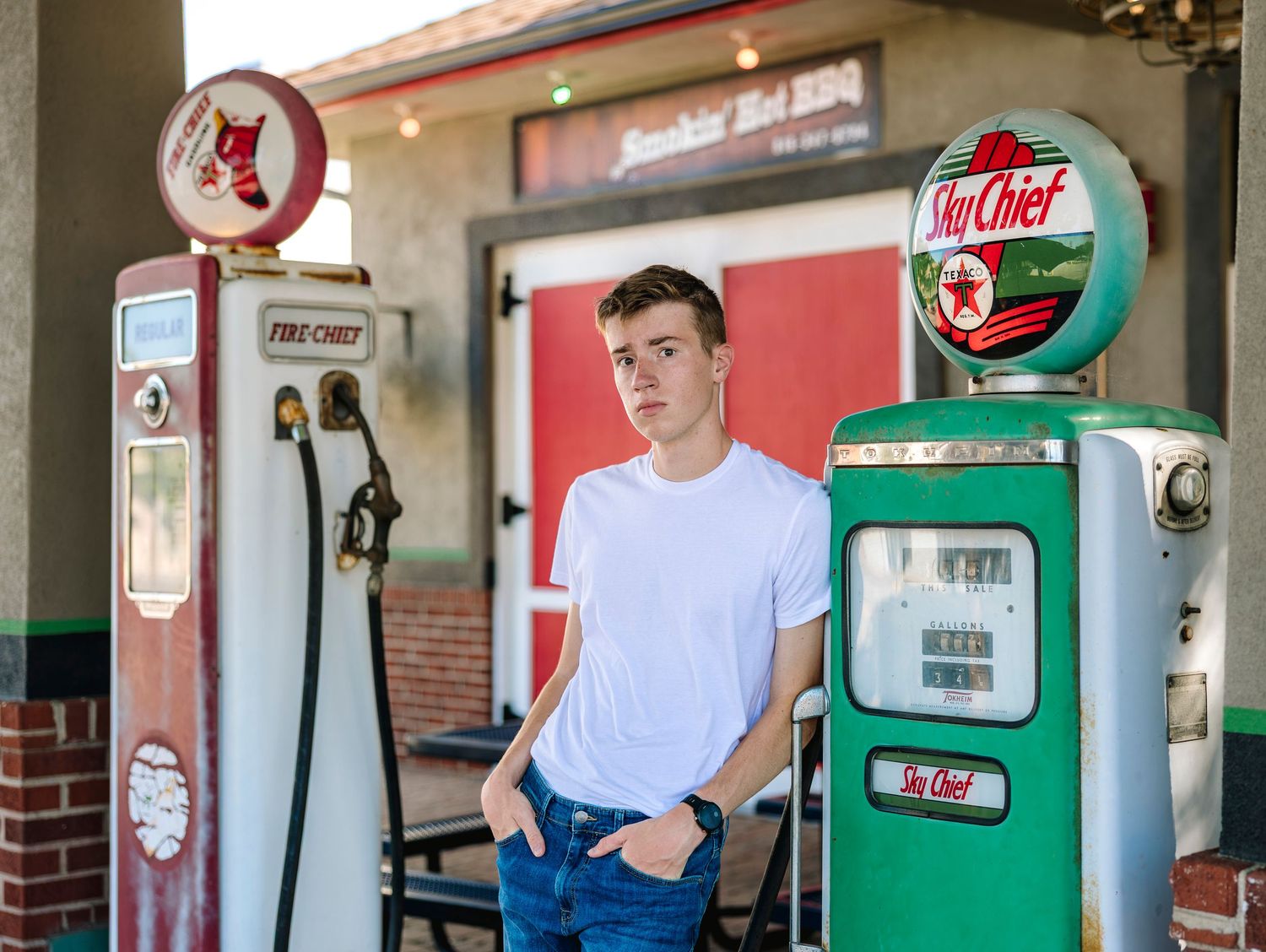Senior photographer located throughout the Kansas City Metro area. Based in Blue Springs, Missouri.