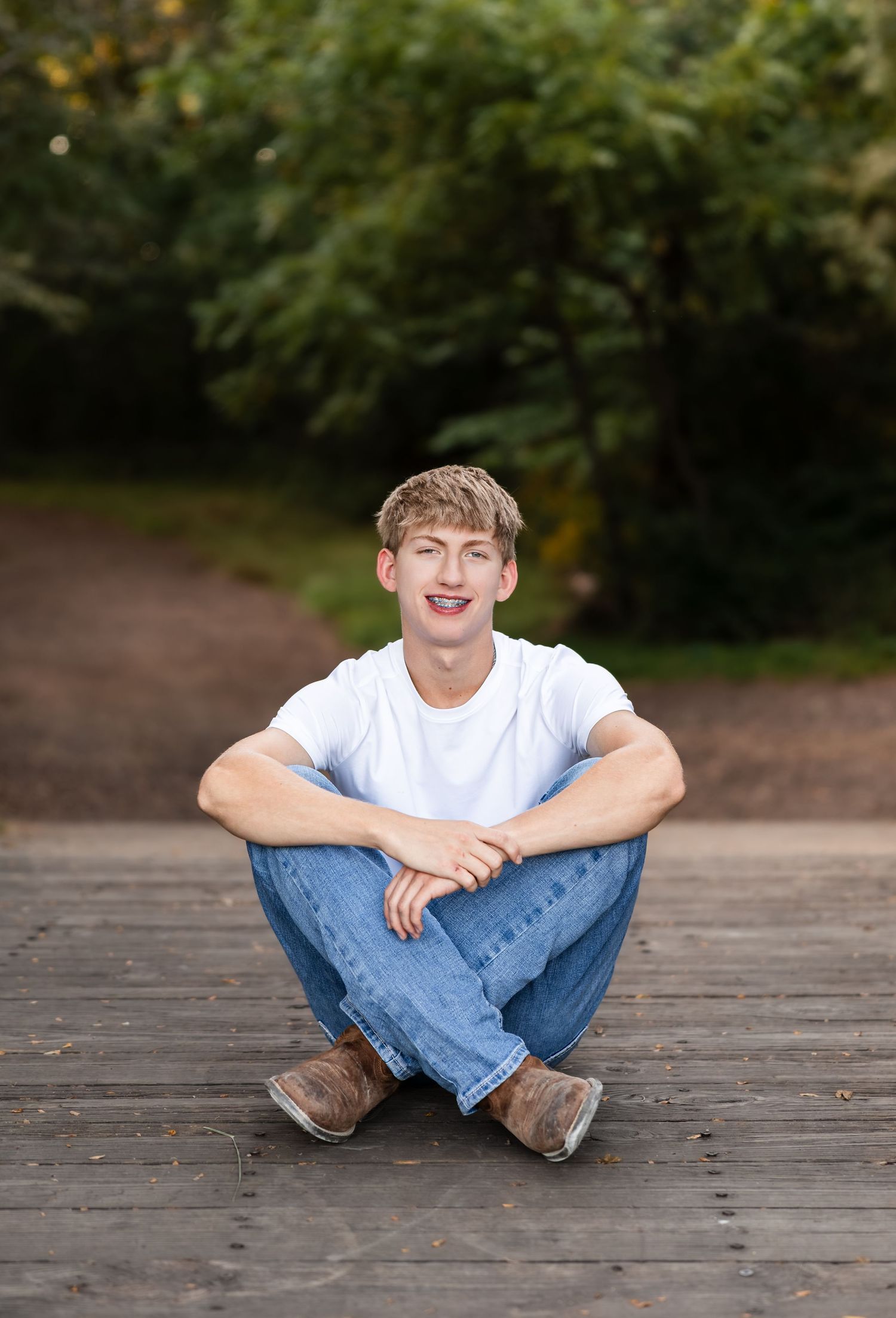 Senior photographer located throughout the Kansas City Metro area. Based in Blue Springs, Missouri.