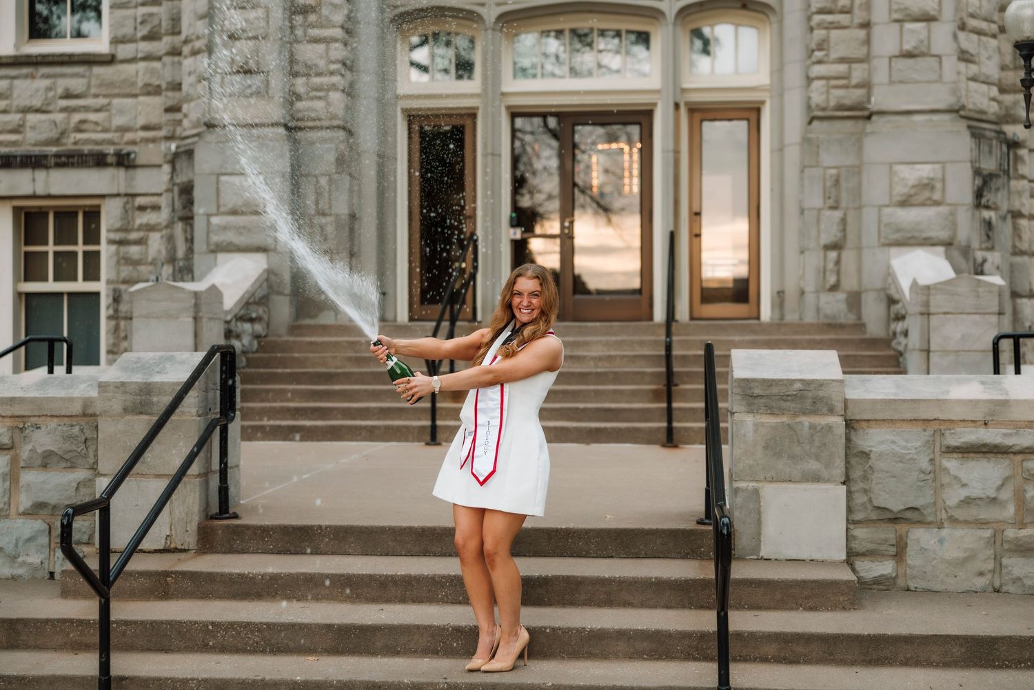 Senior and graduate photographer located throughout the Kansas City Metro area. Based in Blue Springs, Missouri.