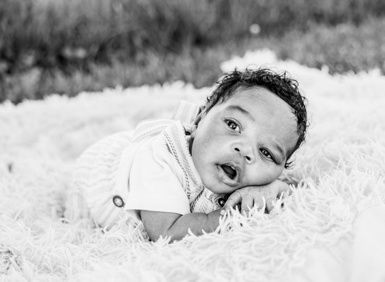 Newborn photoshoot with photographer located throughout the Kansas City Metro area. Based in Blue Springs, Missouri.