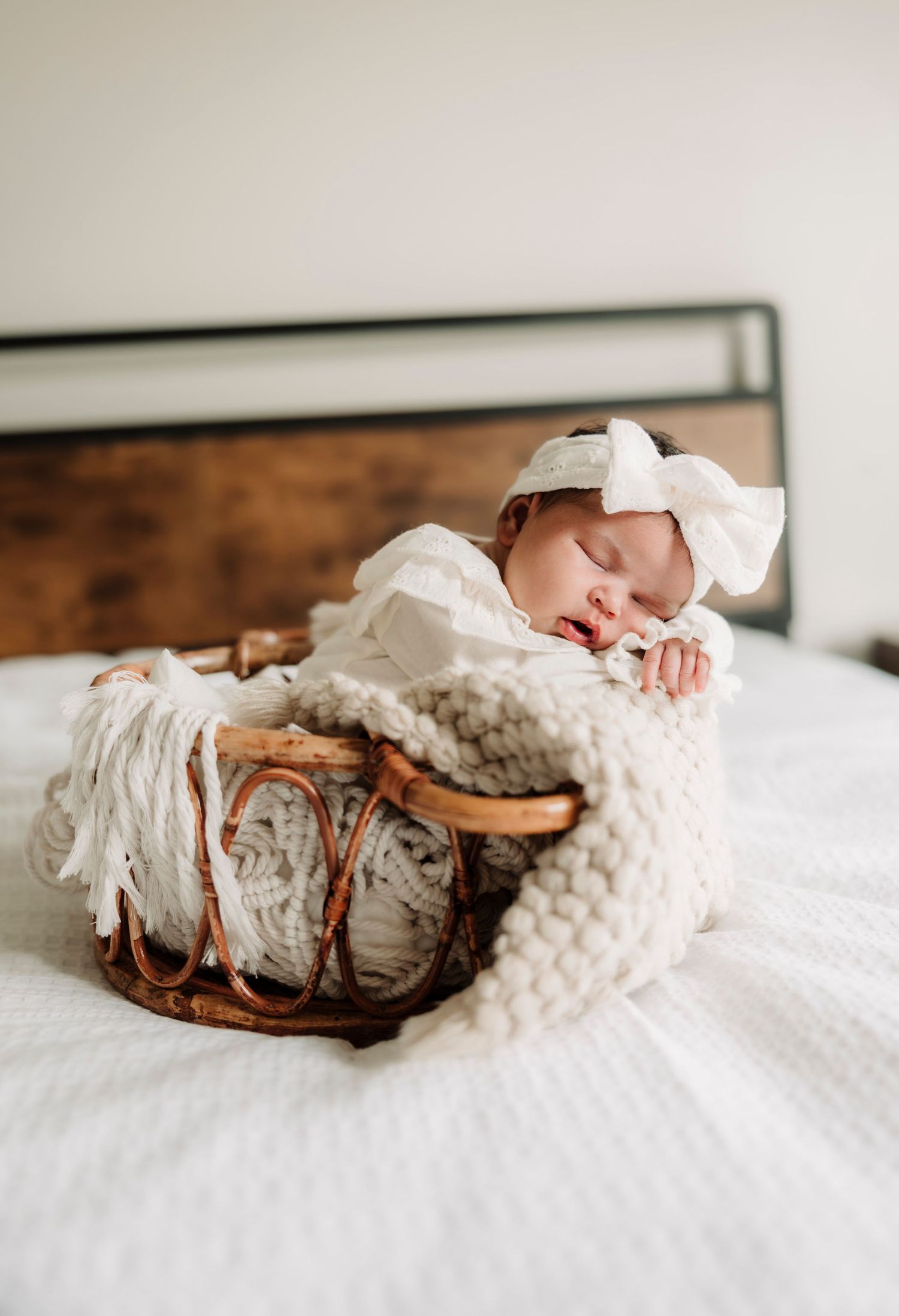 Newborn photoshoot with photographer located throughout the Kansas City Metro area. Based in Blue Springs, Missouri.