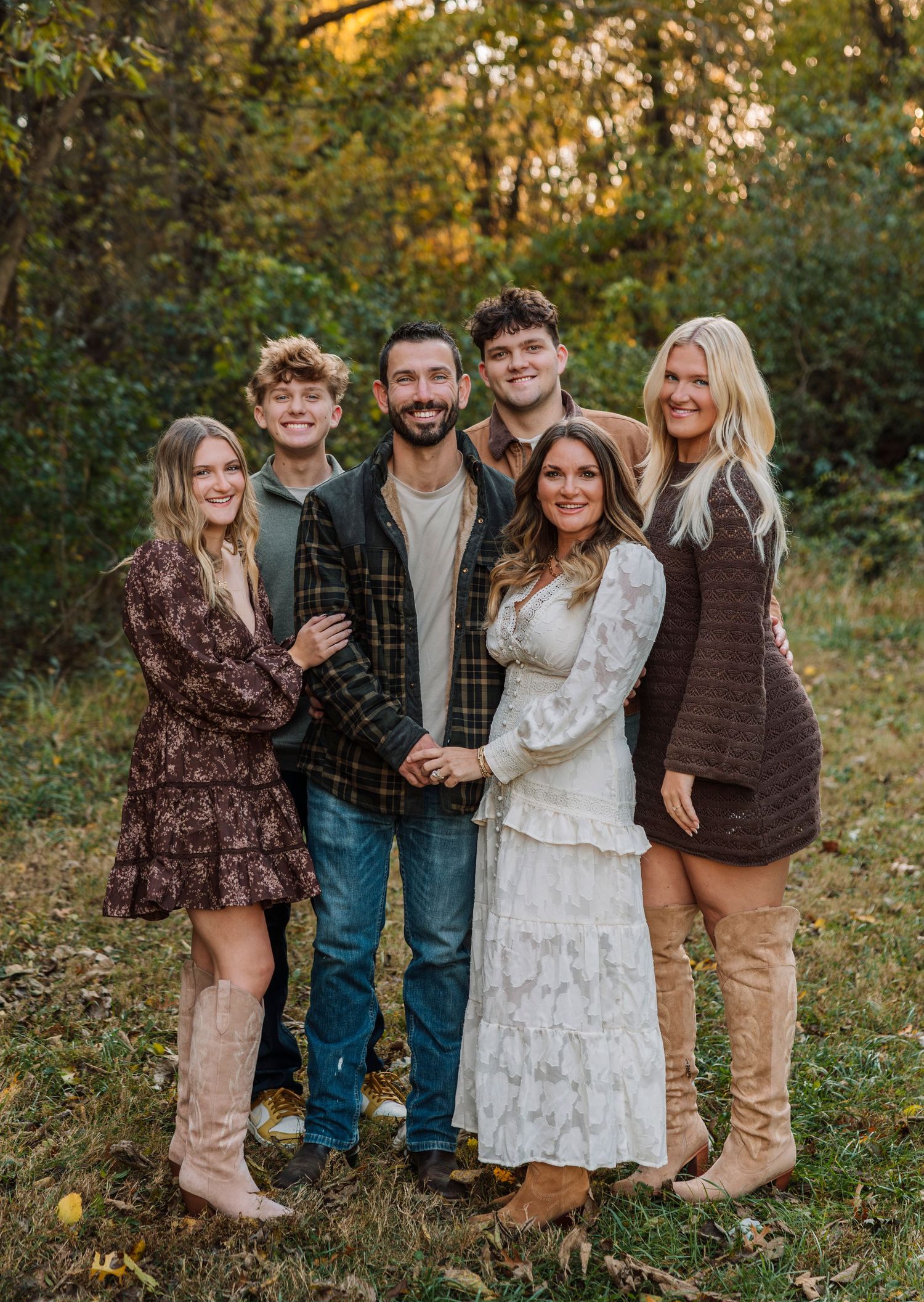 Family photographer located throughout the Kansas City Metro area. Based in Blue Springs, Missouri.