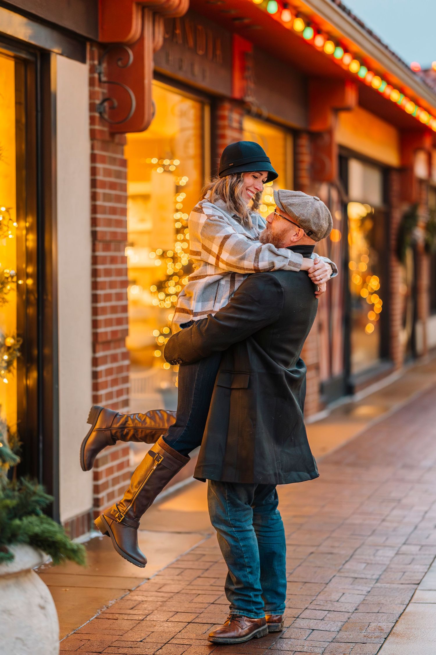 Couples photographer located throughout the Kansas City Metro area. Based in Blue Springs, Missouri.