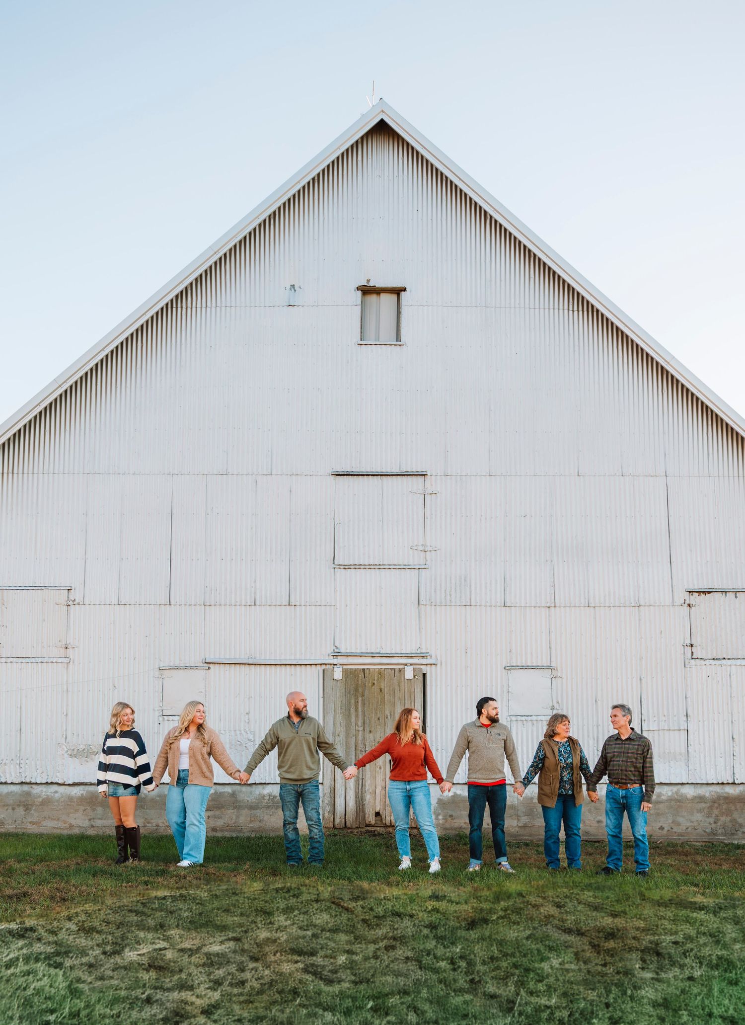 Extended family photographer located throughout the Kansas City Metro area. Based in Blue Springs, Missouri.