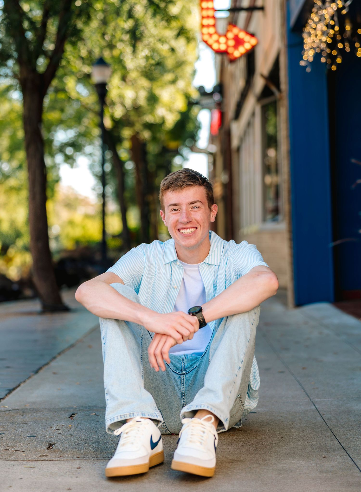 Senior photographer located throughout the Kansas City Metro area. Based in Blue Springs, Missouri.