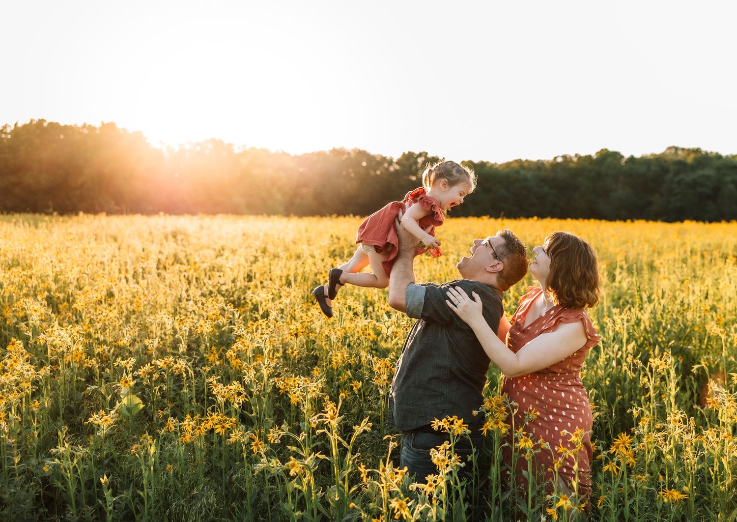Family photographer located throughout the Kansas City Metro area. Based in Blue Springs, Missouri.