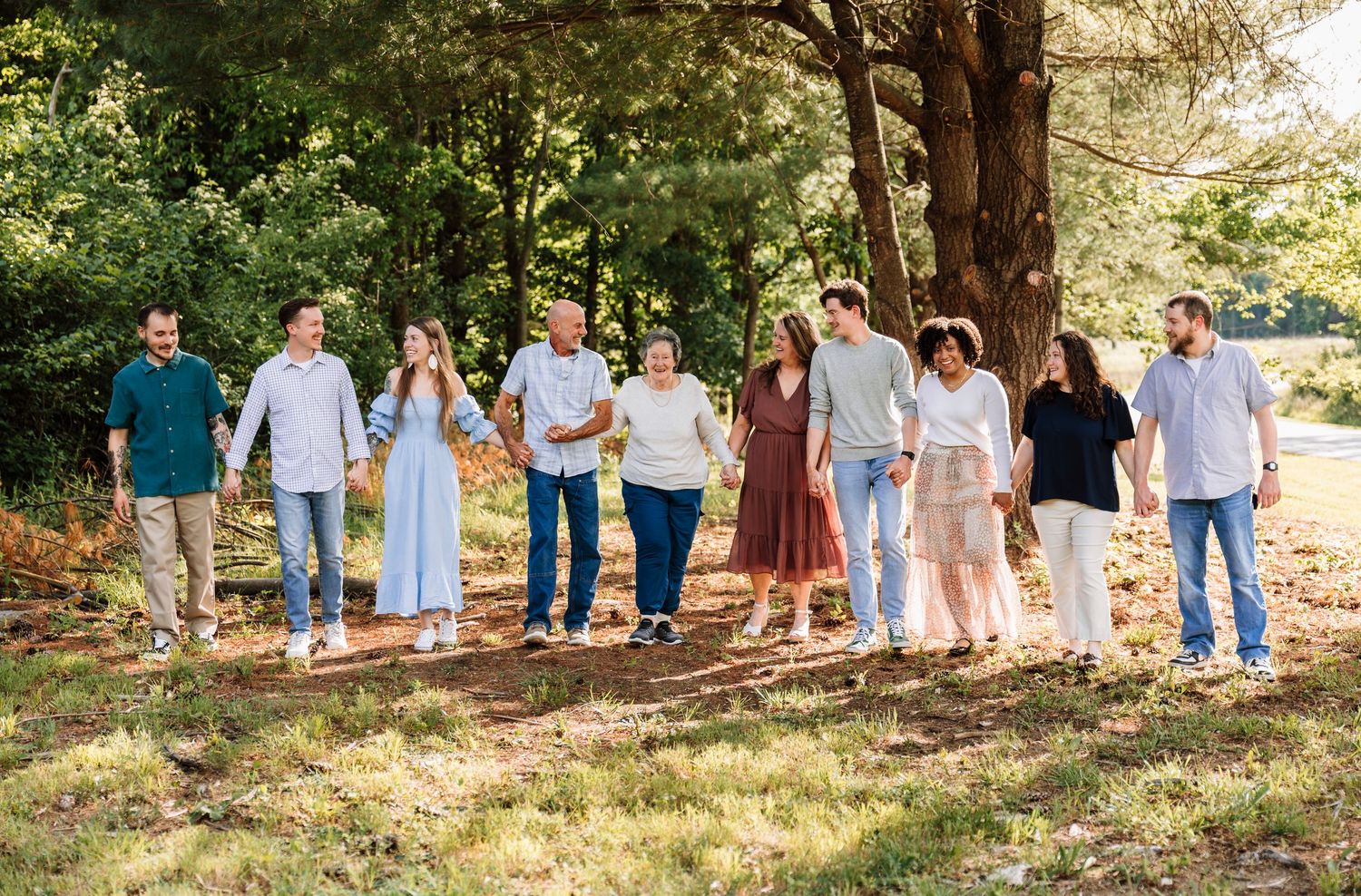 Extended family photographer located throughout the Kansas City Metro area. Based in Blue Springs, Missouri.