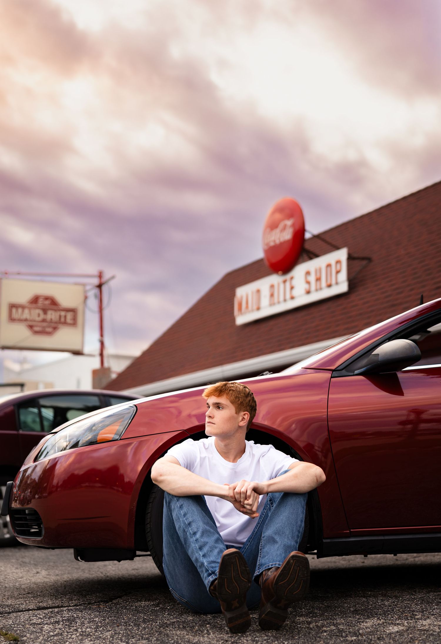 Senior photographer located throughout the Kansas City Metro area. Based in Blue Springs, Missouri.
