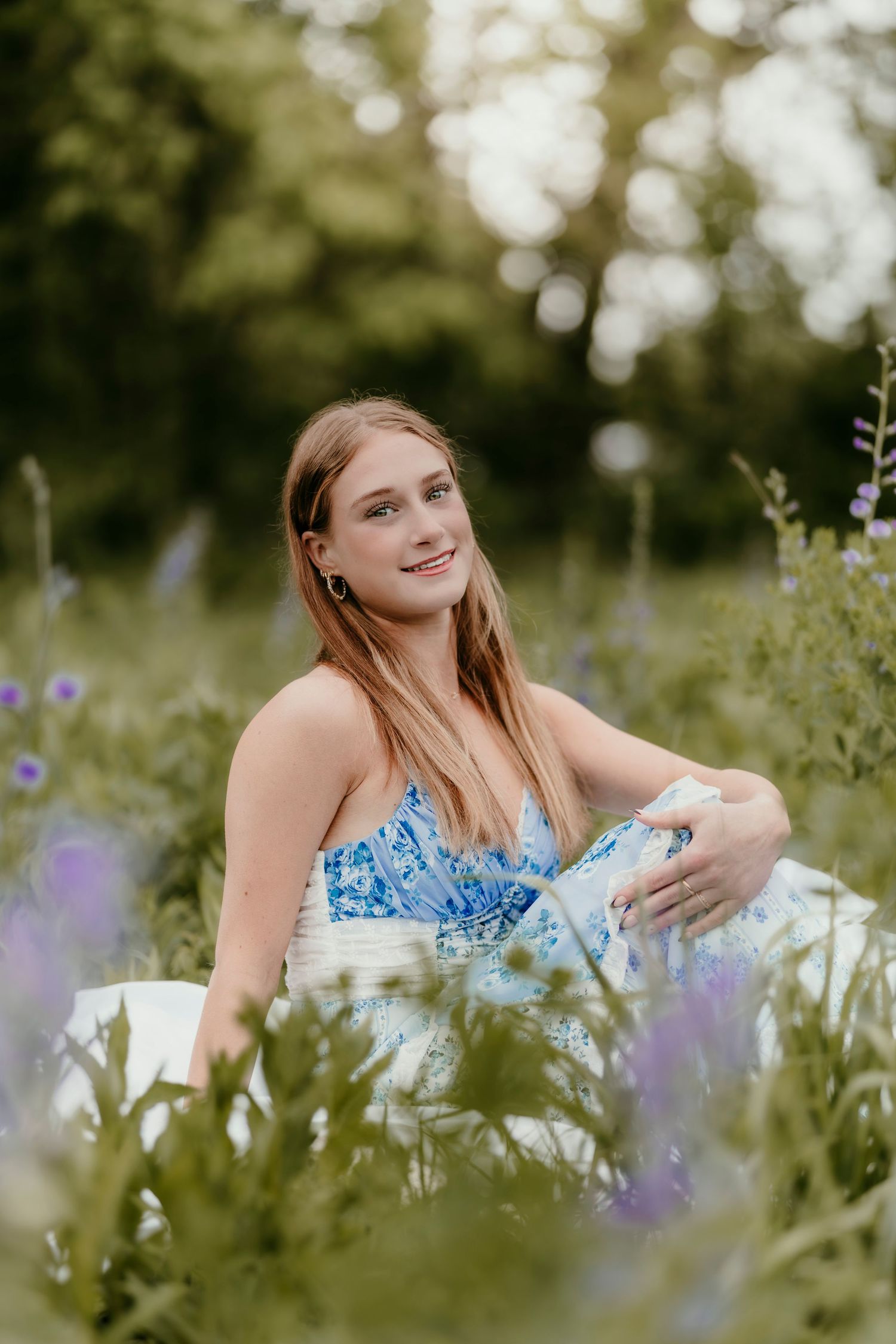 Senior photographer located throughout the Kansas City Metro area. Based in Blue Springs, Missouri.