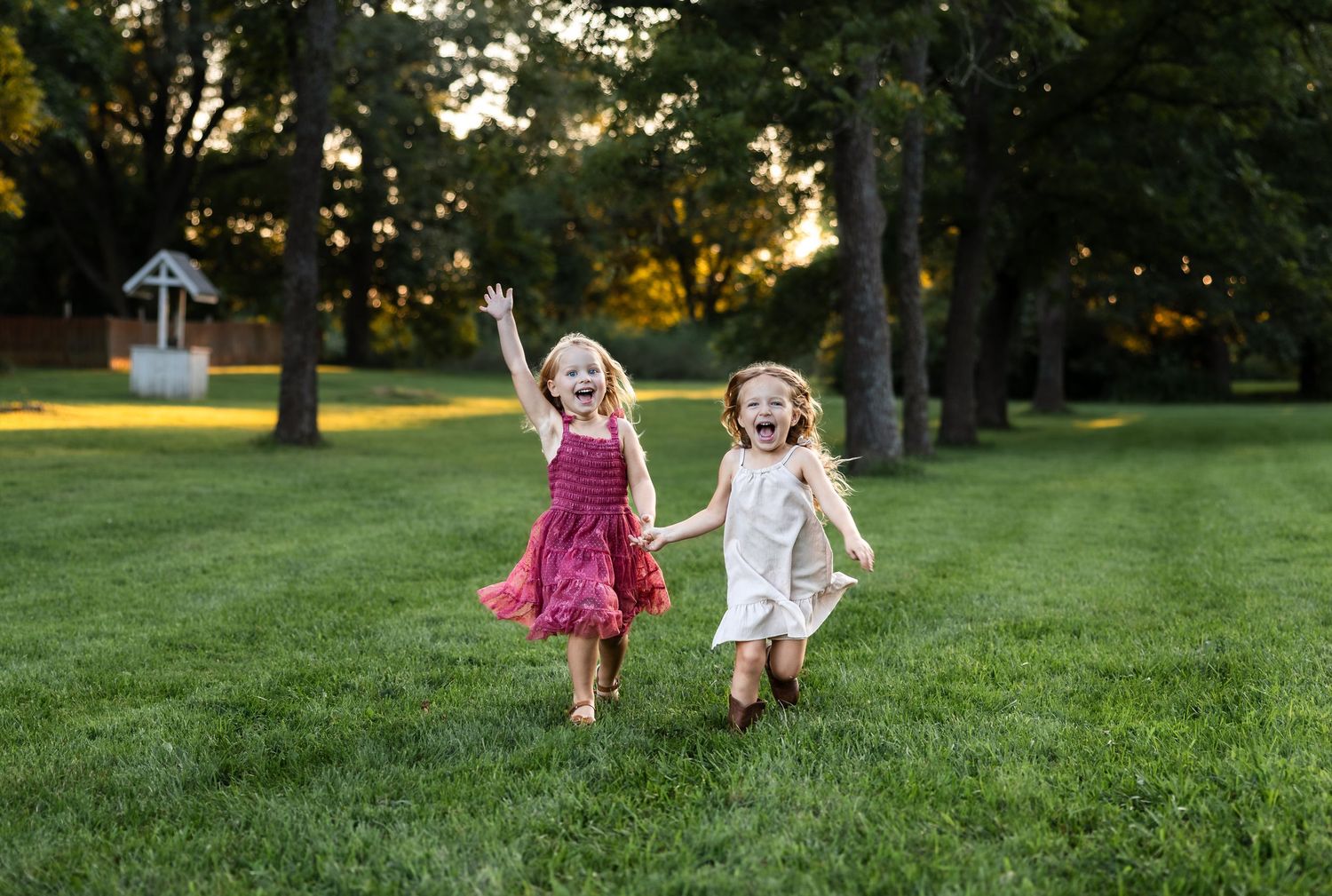 Family photographer located throughout the Kansas City Metro area. Based in Blue Springs, Missouri.