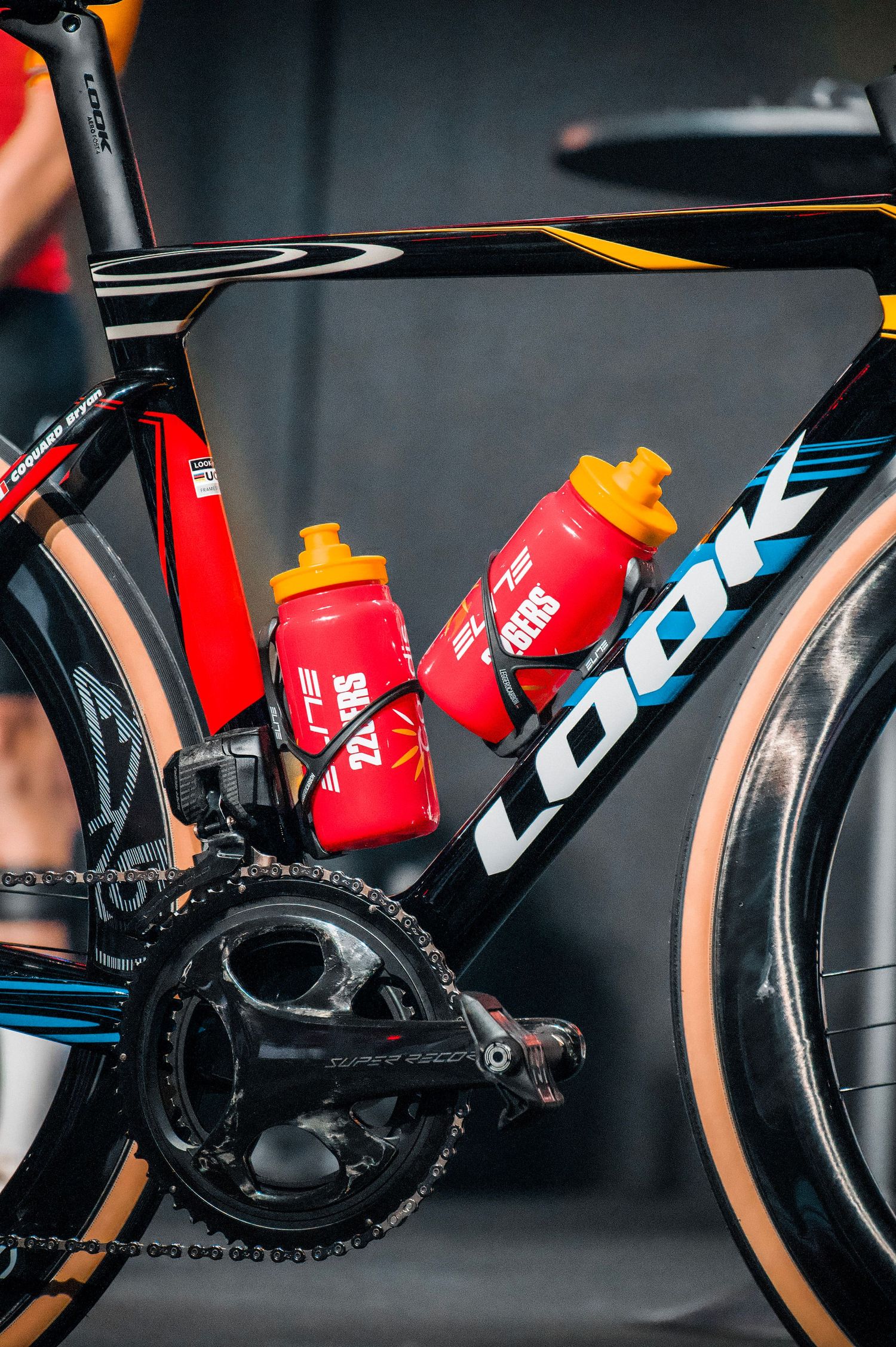 A close up of the 2026 Team Cofidis Look bike frame, with a pair of matching ELITE bottles.
