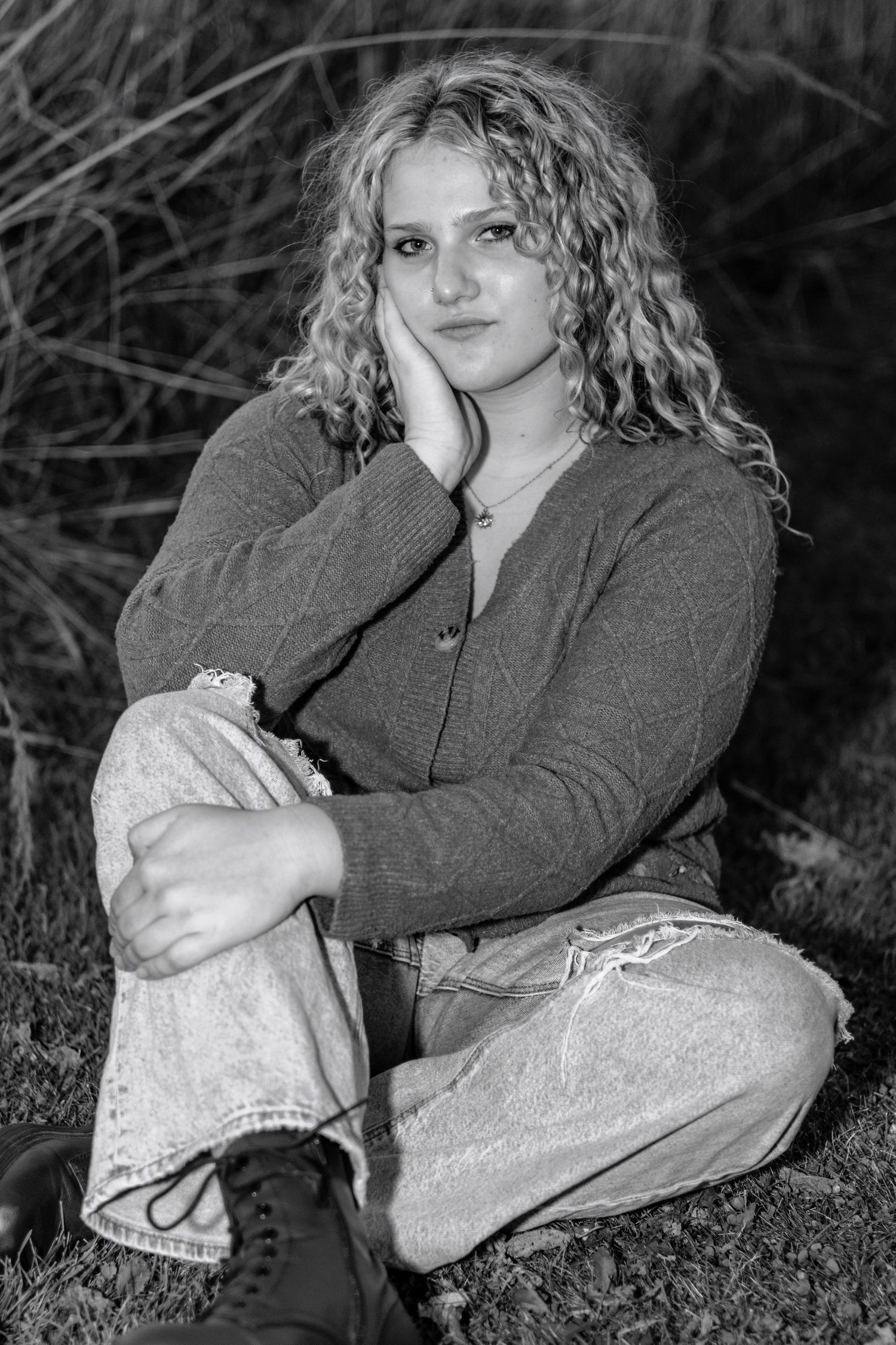 Black and white senior picture taken in Bourbonnais, Illinois