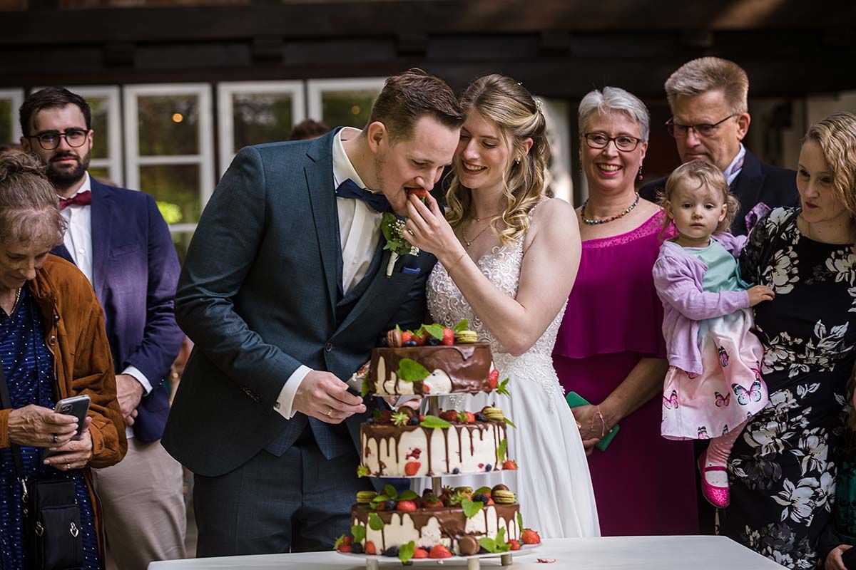 Hochzeitsfotograf Hamburg Hochzeitsreportage Torte schneiden