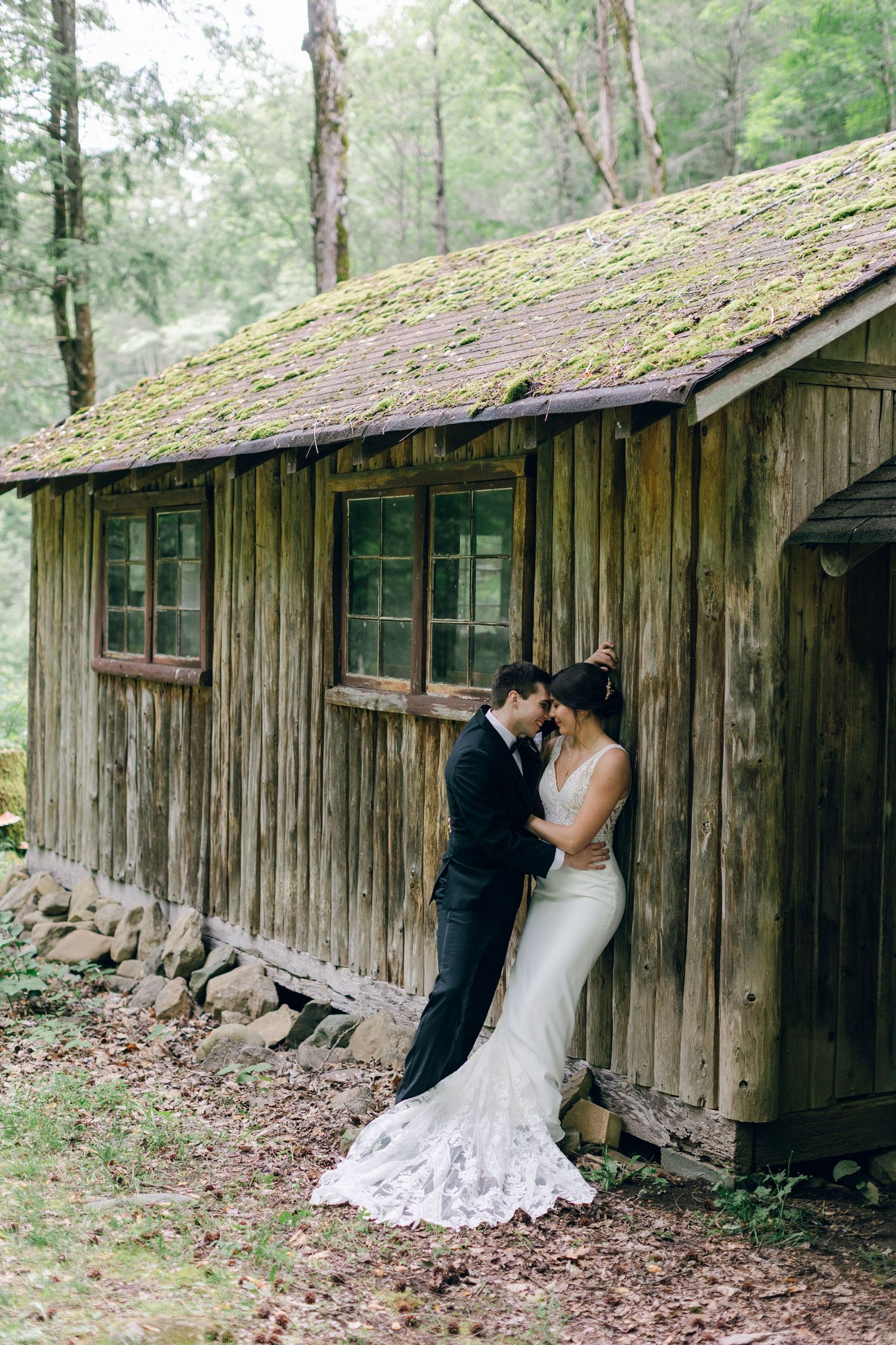 Documentary style wedding and family photographer in East Tennessee. Serving Johnson City, Kingsport, and Bristol, Tennessee.