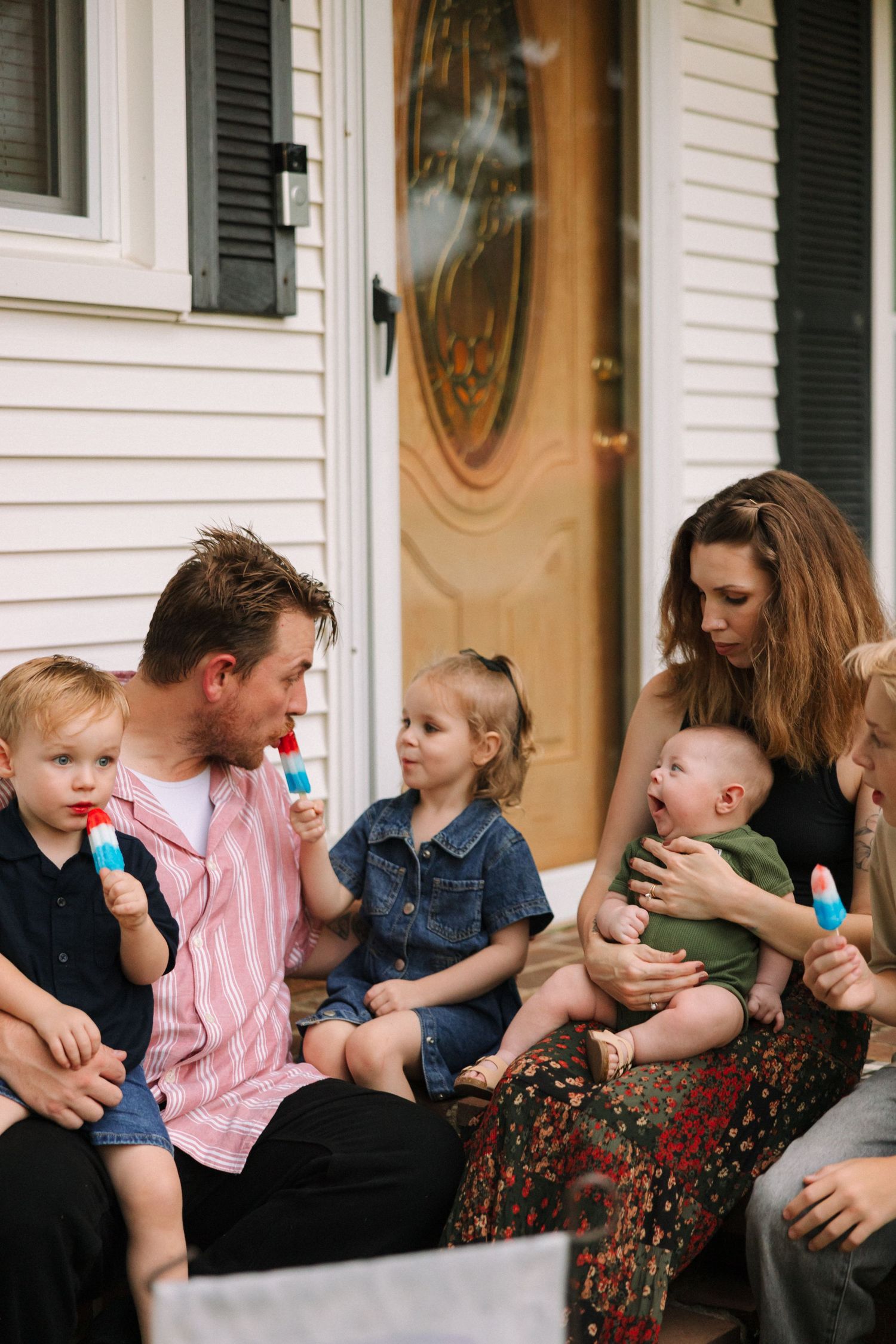 Documentary style wedding and family photographer in East Tennessee. Serving Johnson City, Kingsport, and Bristol, Tennessee.